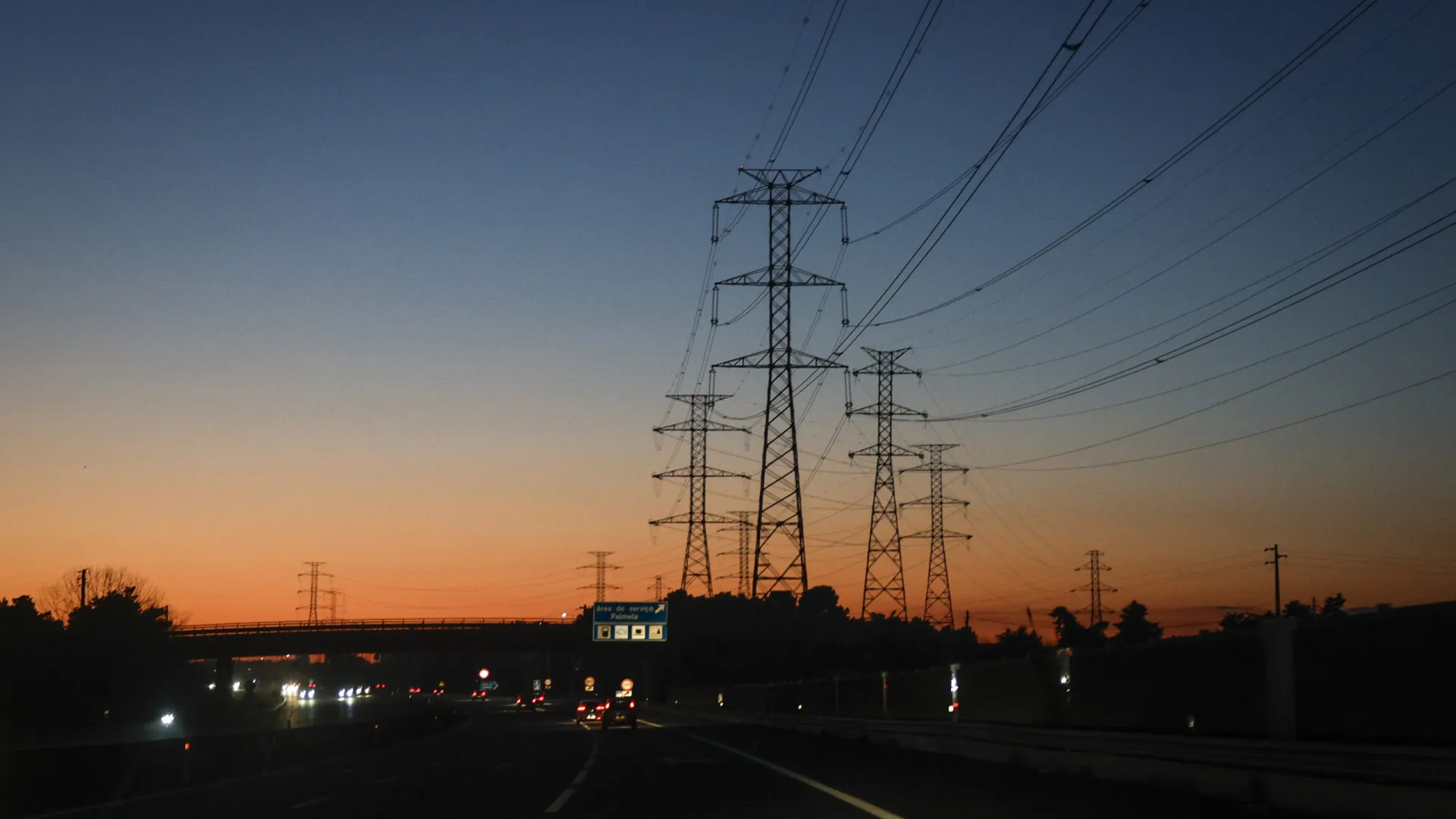 
                    Consumo de eletricidade aumenta 2,9% e atinge máximo histórico até novembro
                