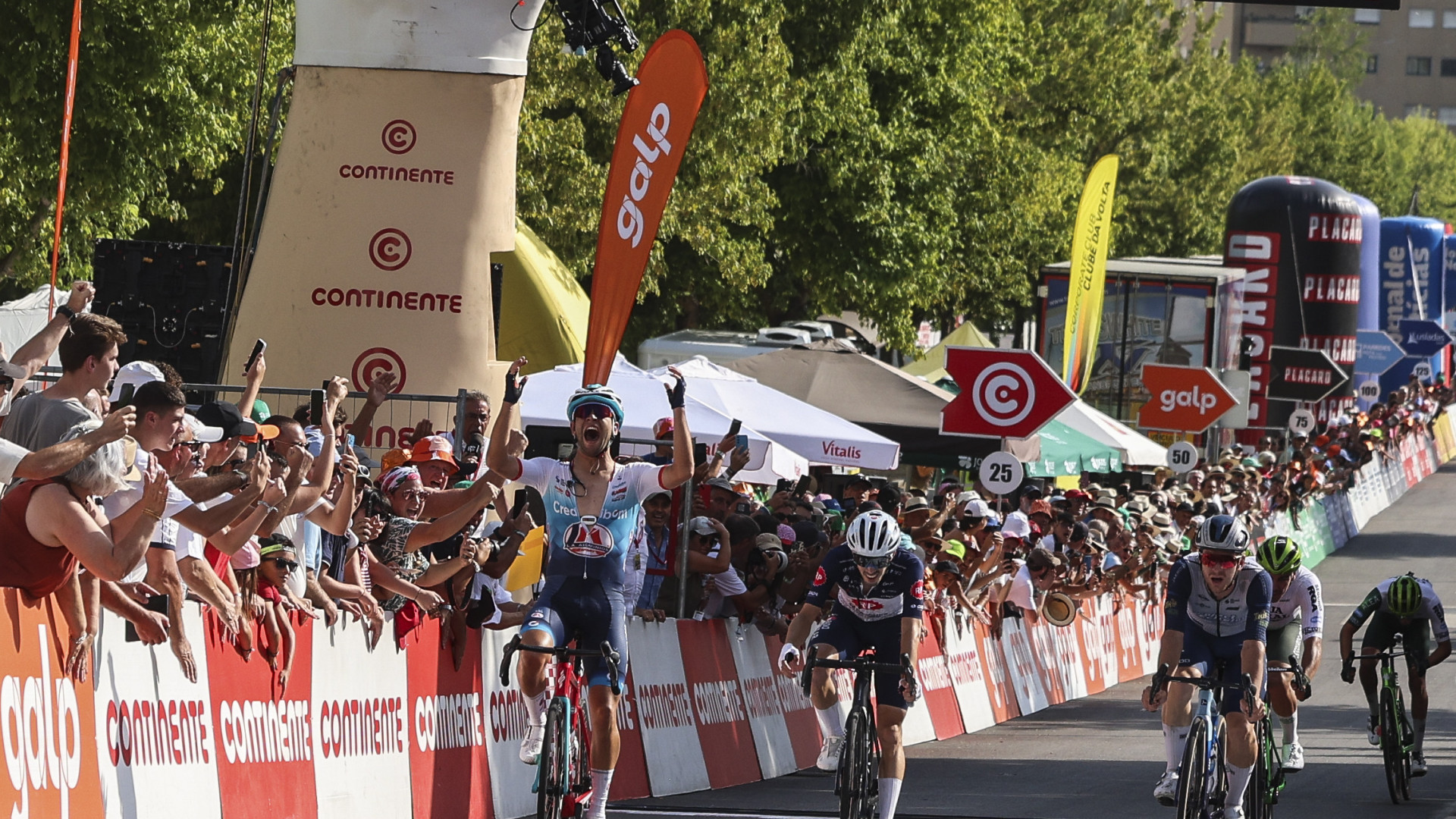 Hugo Nunes vence terceira etapa da Volta, Martí continua a liderar