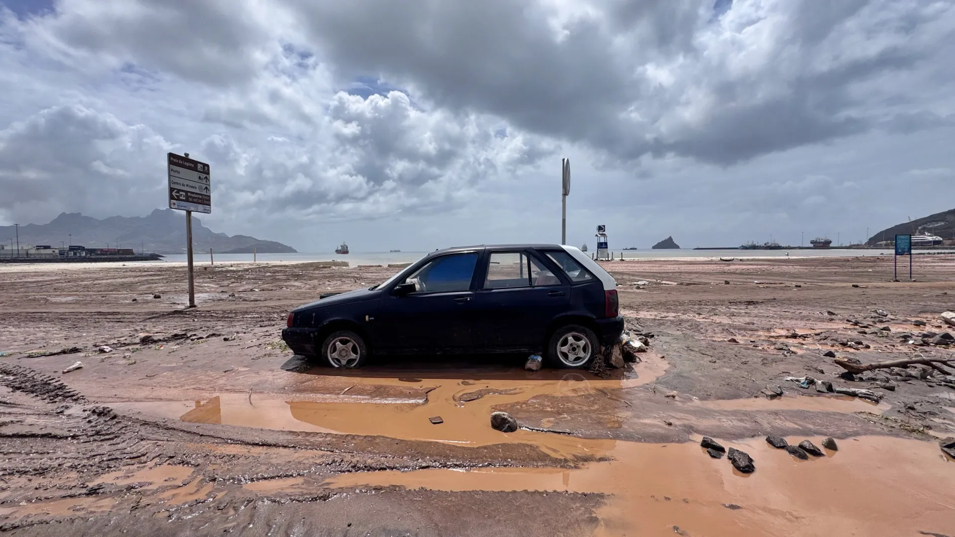 
                    Oposição defende plano para responder futuras crises em Cabo Verde
                