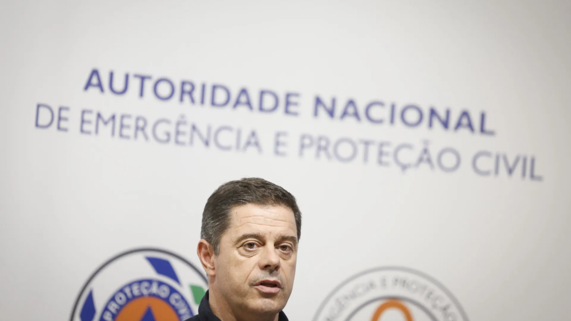 
                    Proteção Civil aconselha populações ribeirinhas do Tejo a abandonar casas
                