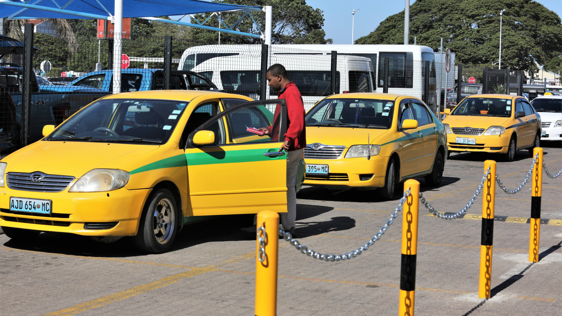 Taxistas de Maputo dizem que aplicativos móveis mataram o negócio