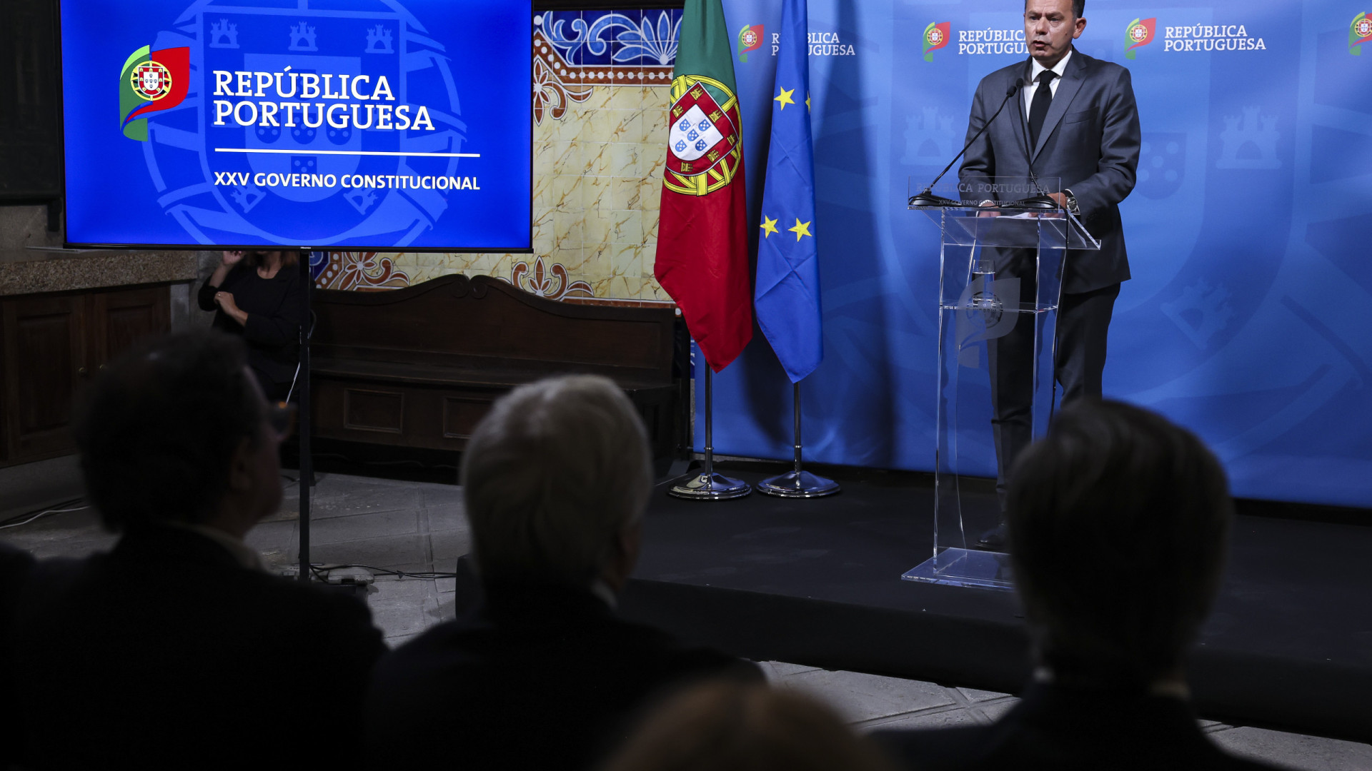 Governo aprova apoios à tesouraria e reposição da atividade em empresas