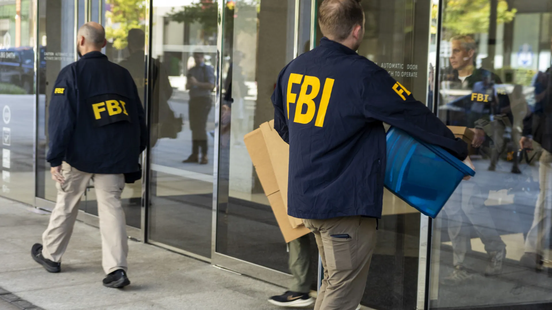 
                    FBI faz busca a casa de jornalista do Washington Post a pedido do Governo
                