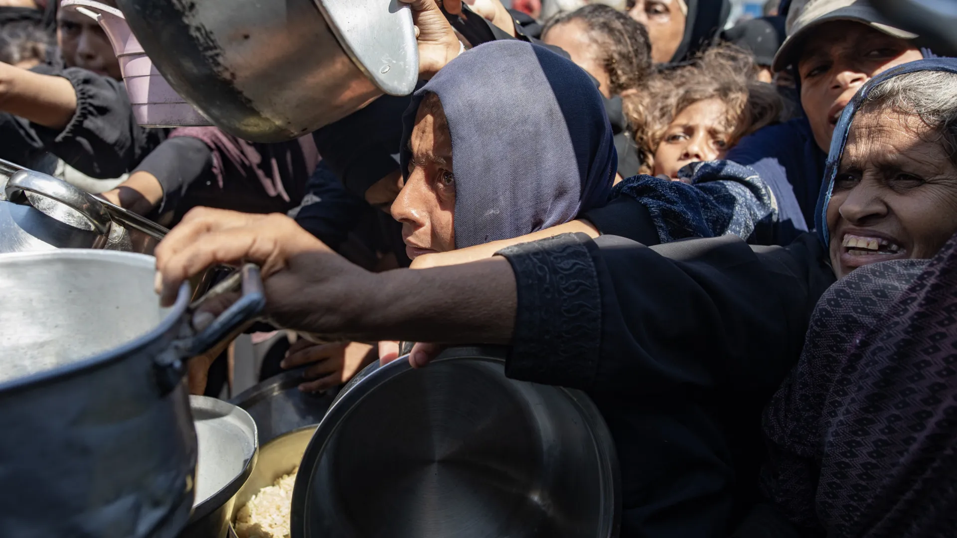 
                    Dez pessoas morreram de fome em Gaza nas últimas 24h, incluindo crianças
                