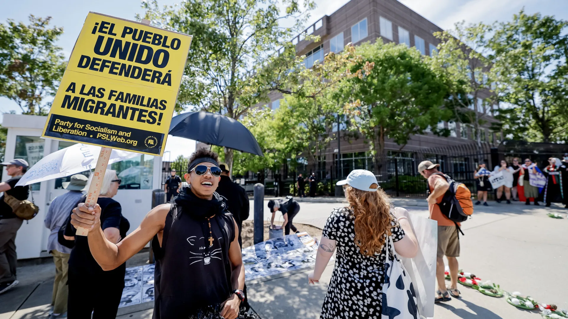 
                    Juíza dos EUA bloqueia deportações imediatas por contrariarem processo legal
                