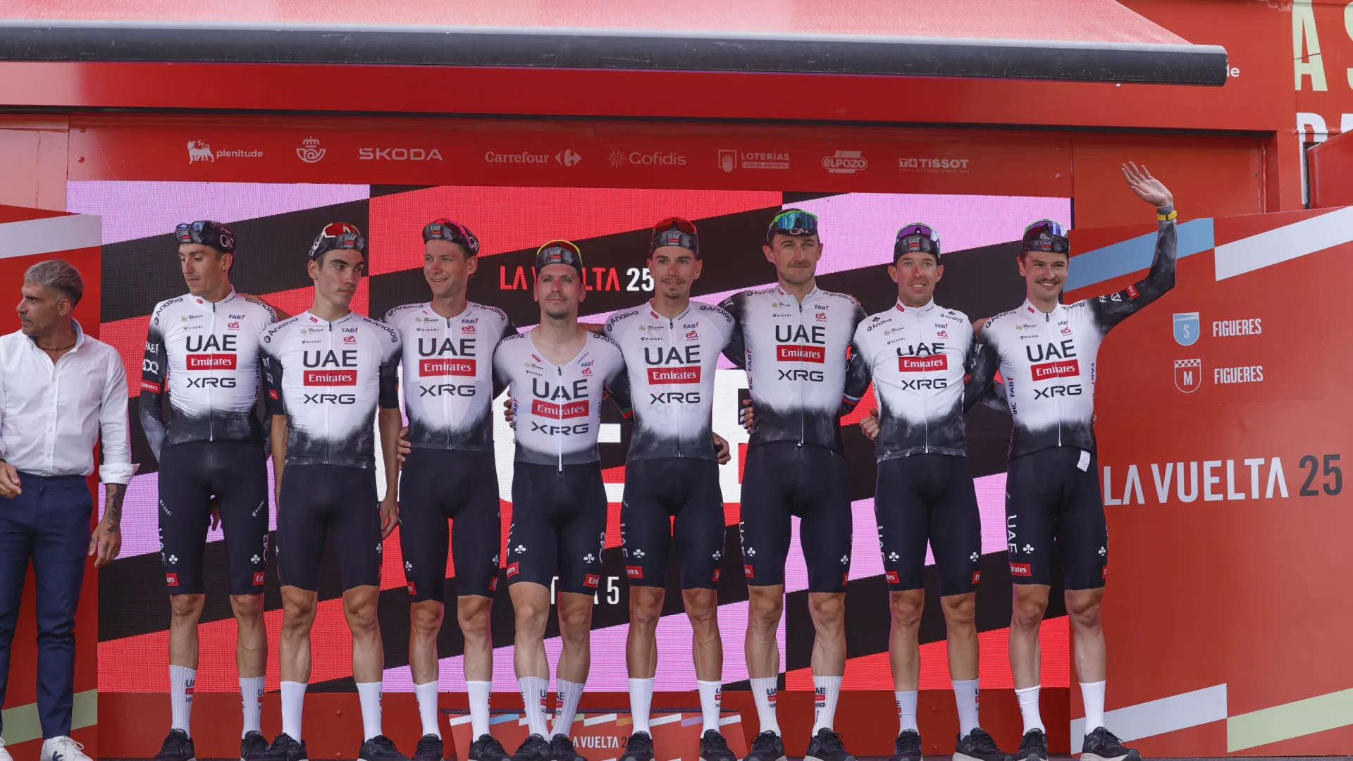 
                    UAE Emirates, de João Almeida, vence contrarrelógio por equipas na Vuelta
                