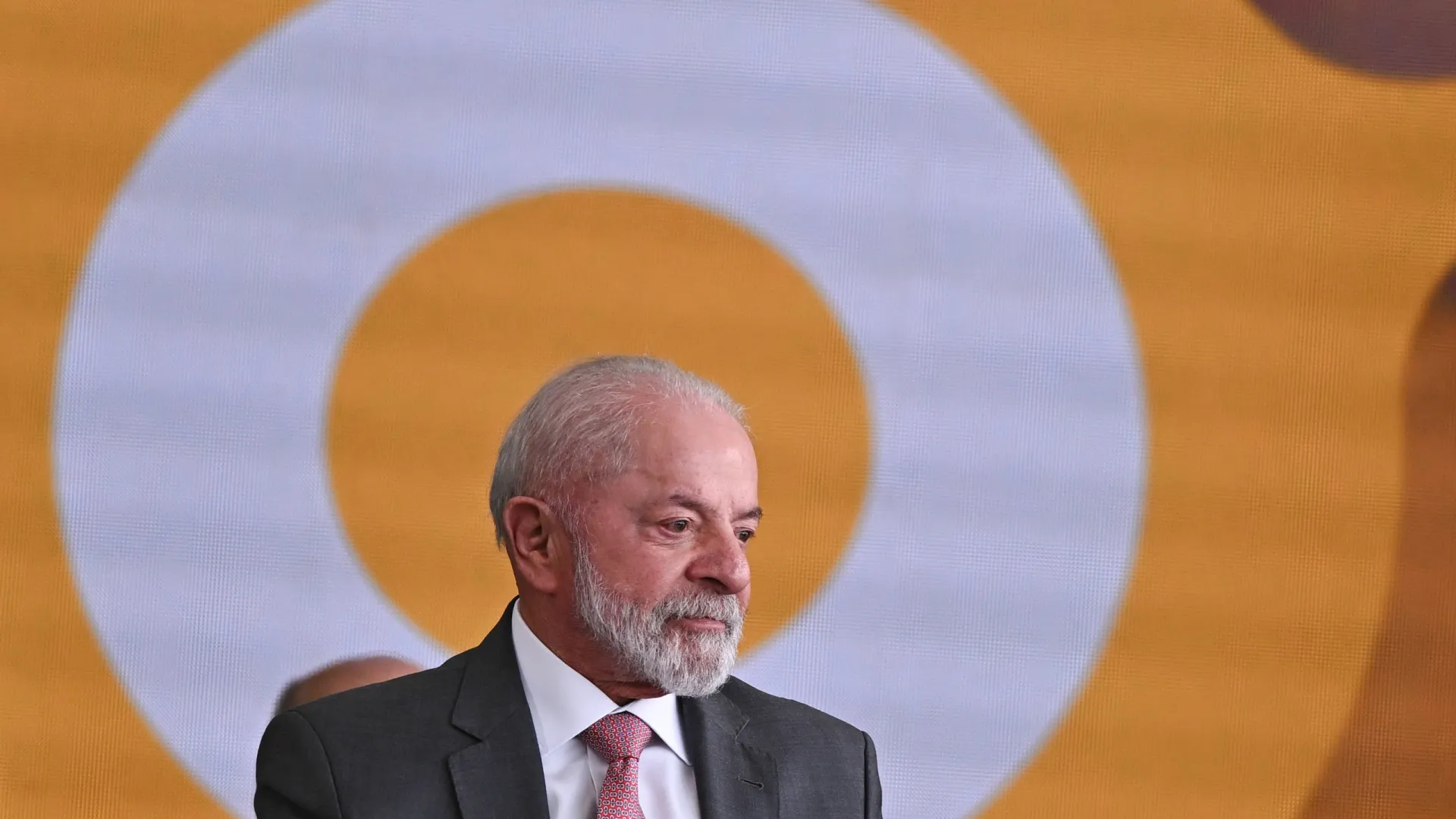 
                    Brasil notifica EUA sobre início de processo de resposta a taxas de 50%
                