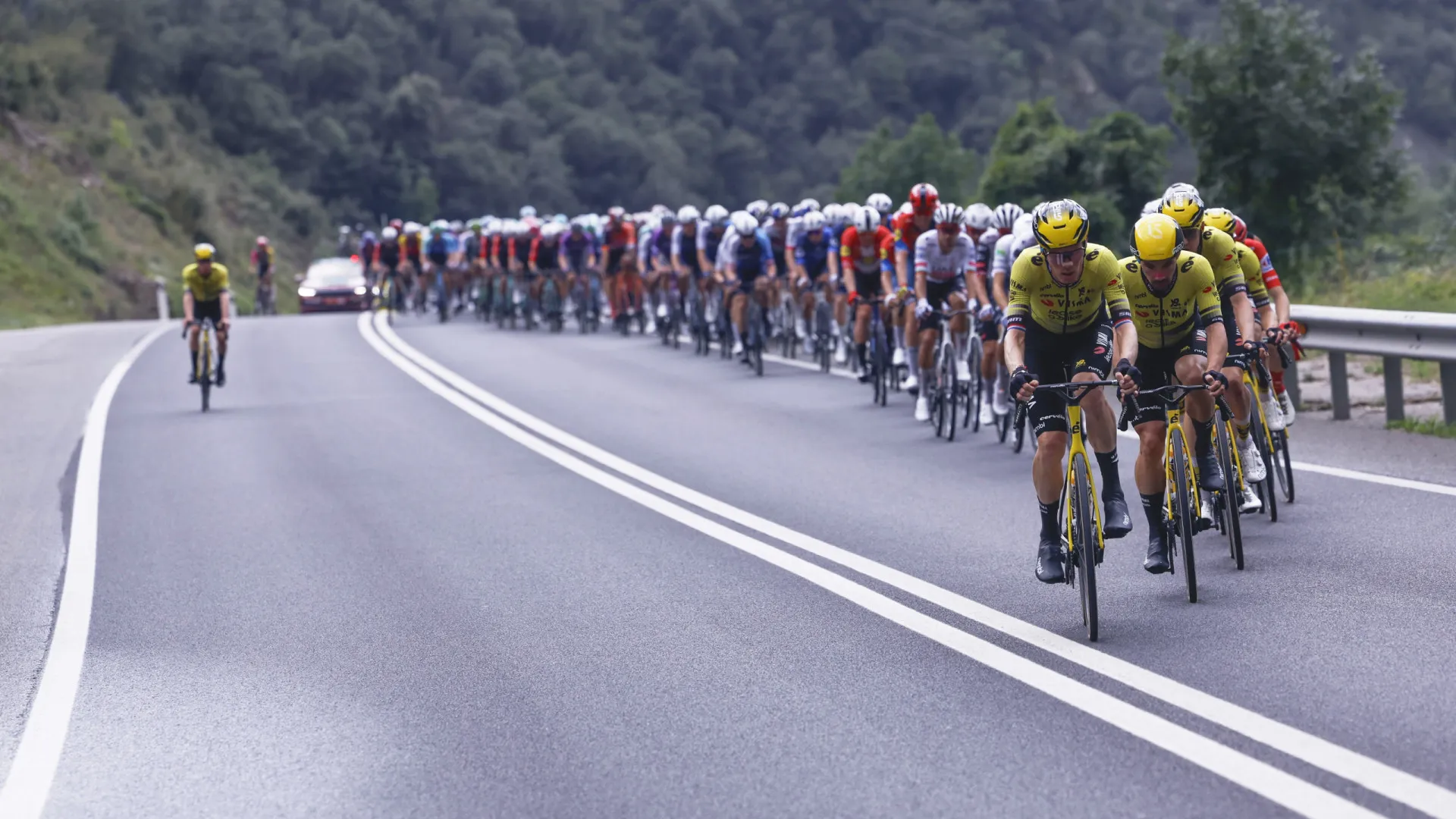
                    Jay Vine vence etapa e Torstein Traeen sobe à liderança da Vuelta
                