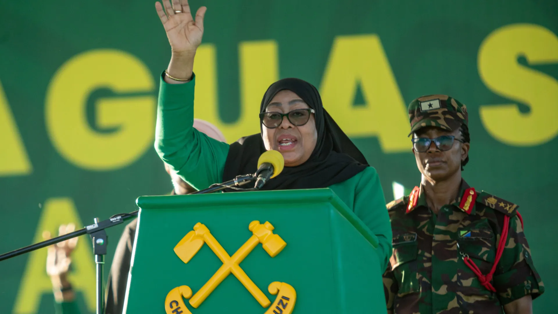 
                    Presidente cessante da Tanzânia declarada eleita pela comissão eleitoral
                