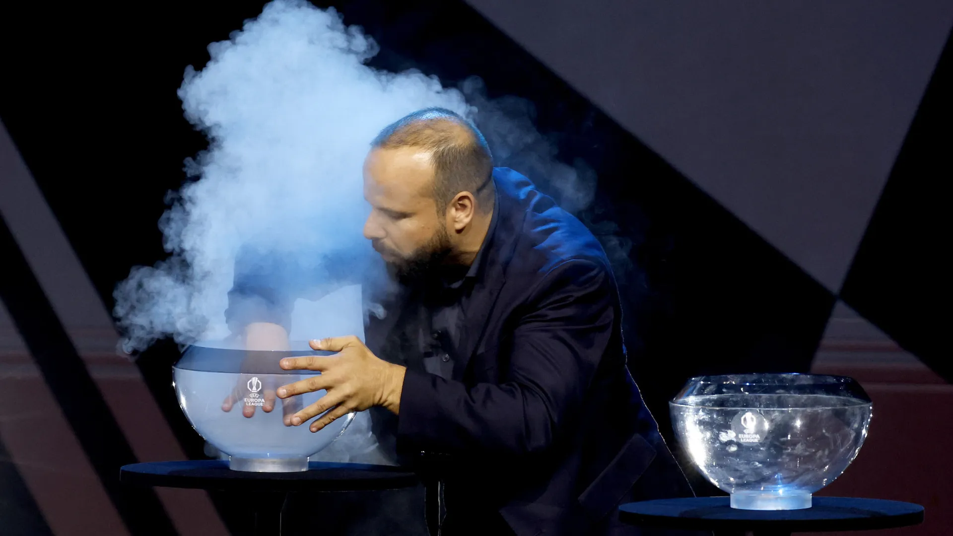 
                    Mário Daniel apareceu em sorteios europeus a fazer... magia
                