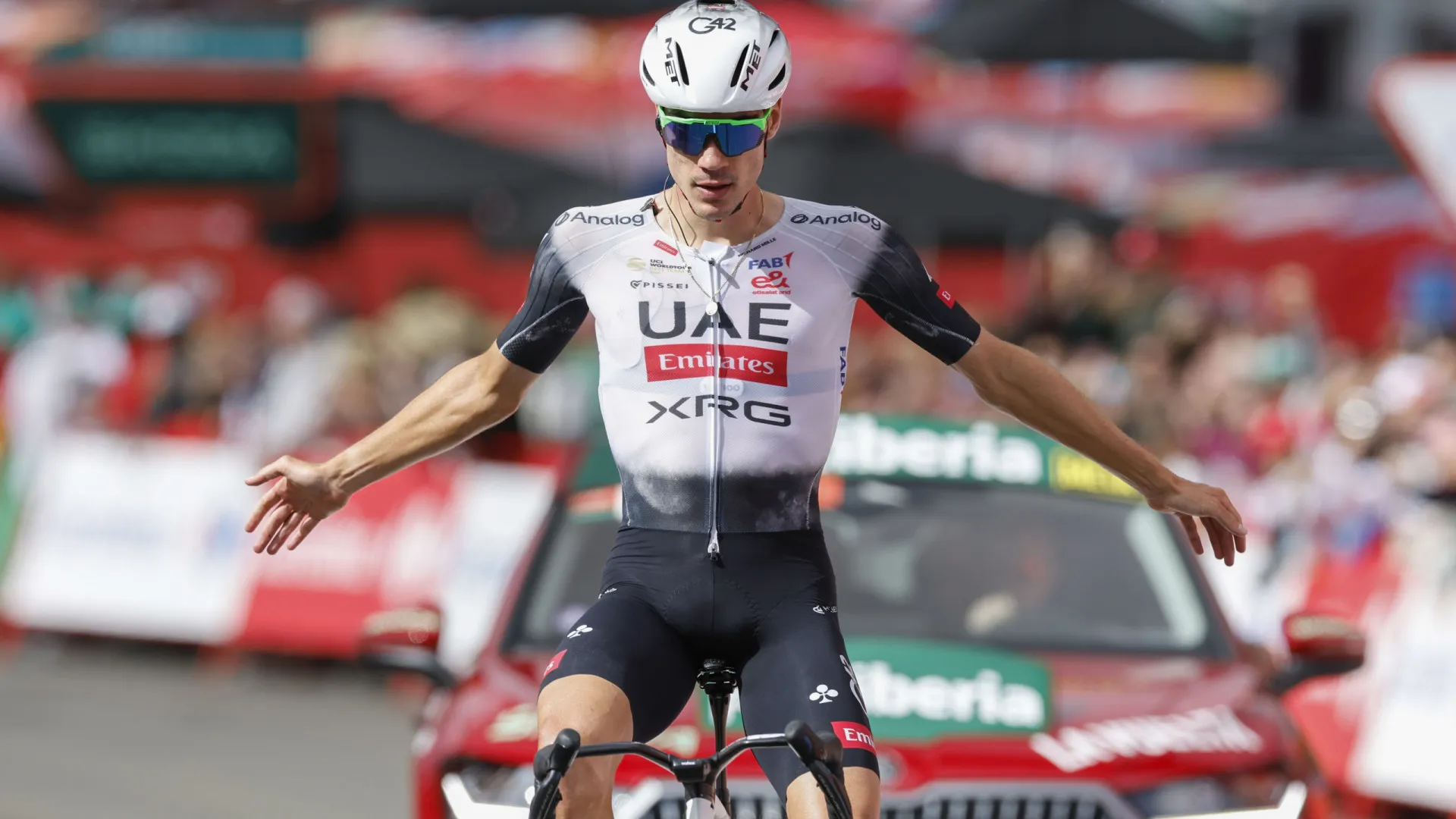 
                    Juan Ayuso vence etapa e João Almeida subiu a terceiro na Vuelta
                