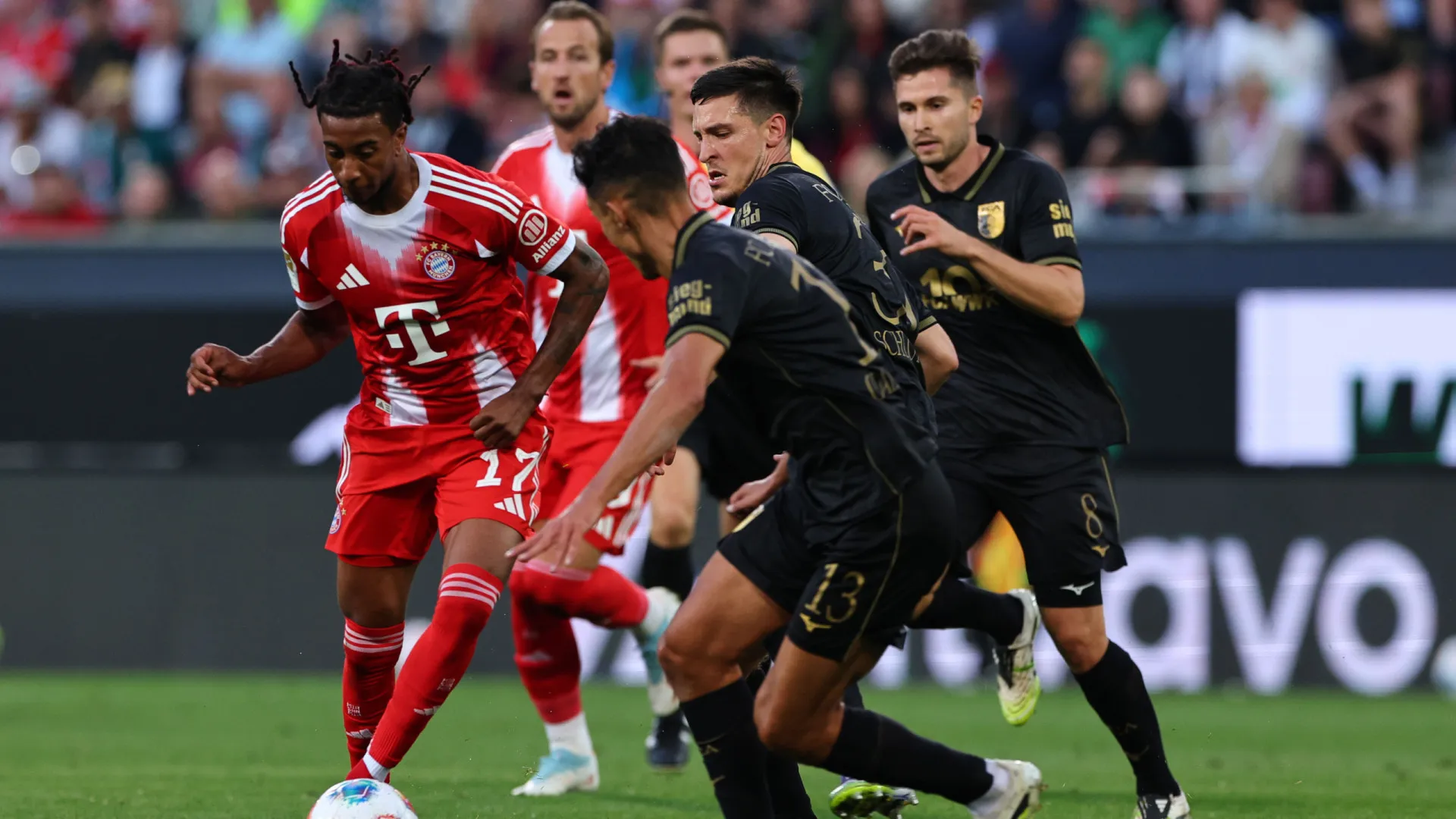 
                    Bayern Munique soma segundo triunfo na Liga alemã, mas com sofrimento
                