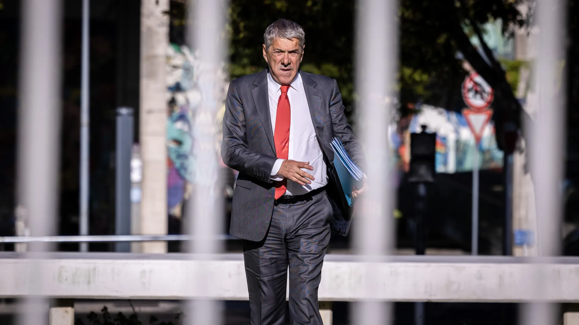 Sócrates nega ter recebido dois milhões de euros do primo
