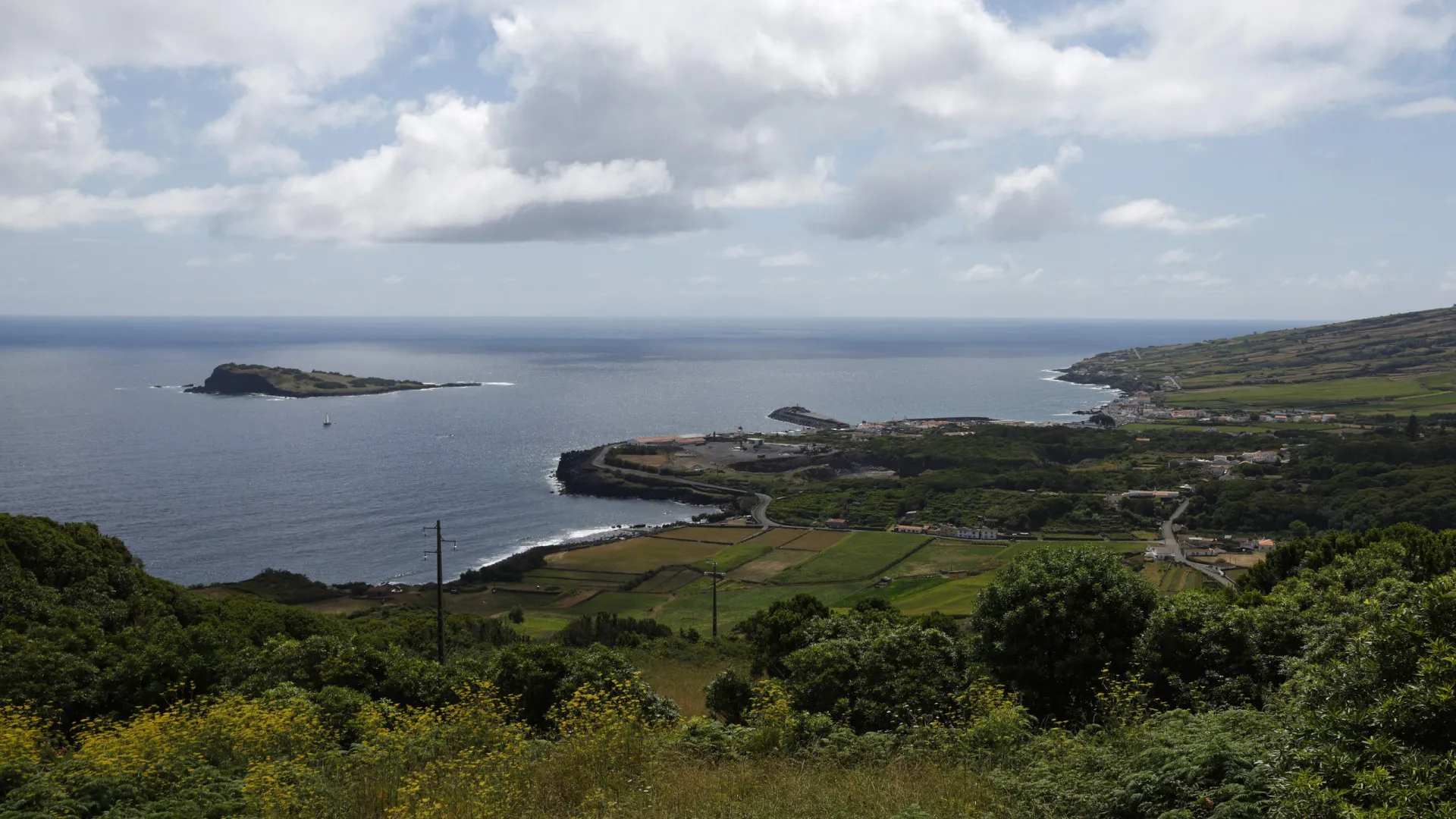 
                    Sismo de magnitude 2,2 na escala de Richter sentido na ilha Graciosa
                