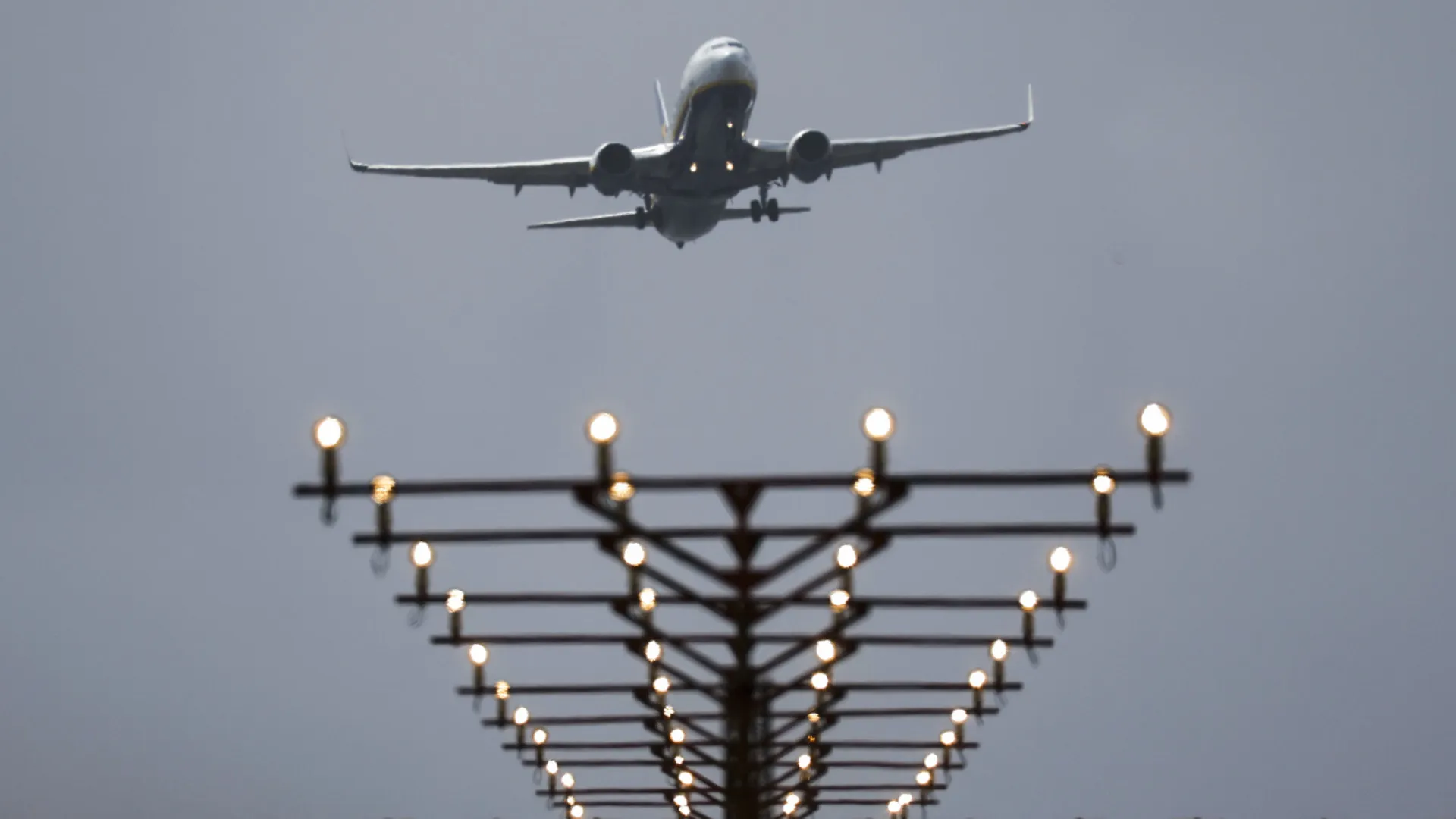 
                    Mais de 55 mil passageiros da Ryanair afetados por atrasos em Portugal
                