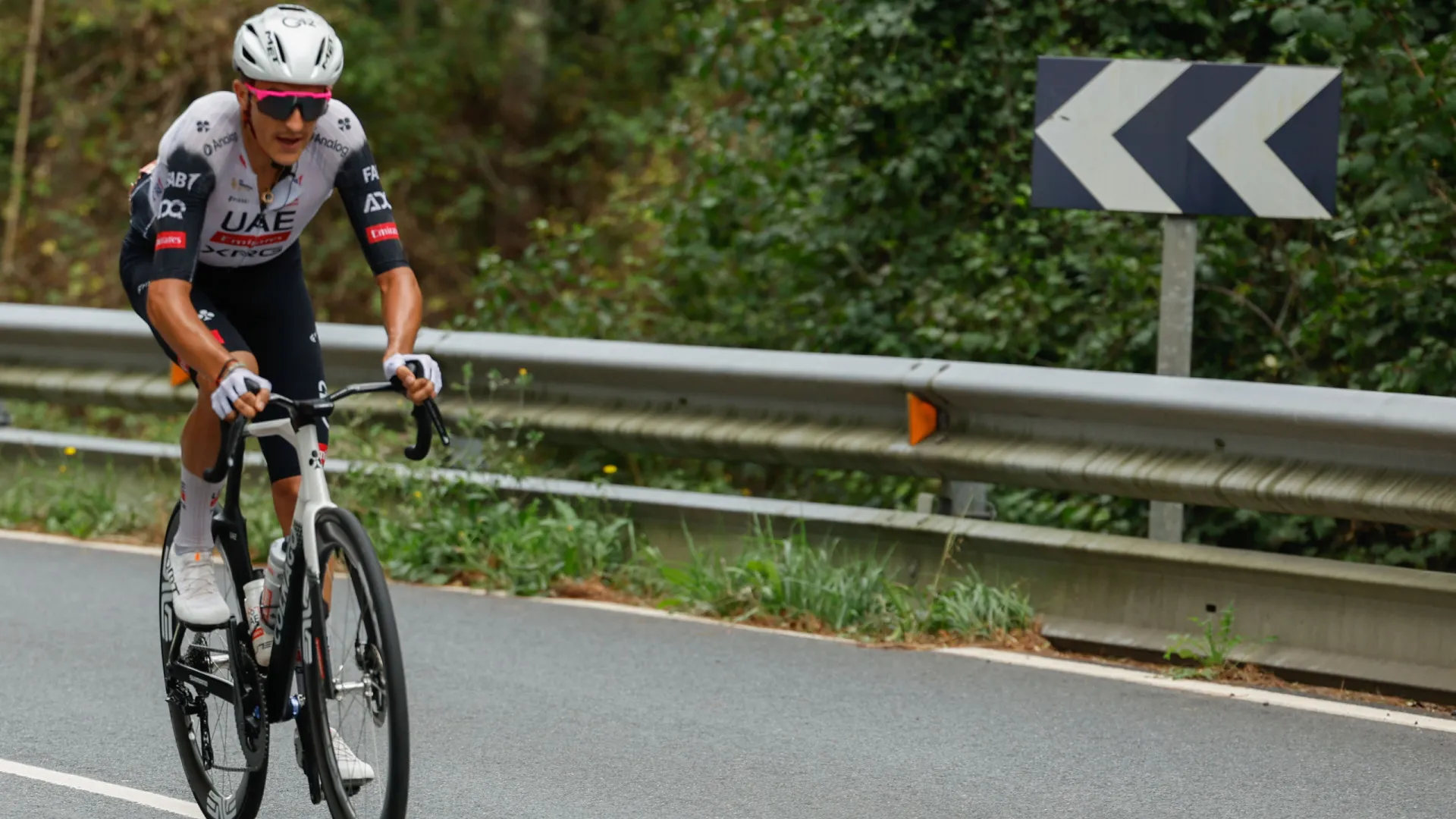 
                    Marc Soler vence 14.ª etapa, João Almeida terceiro classificado na Vuelta
                