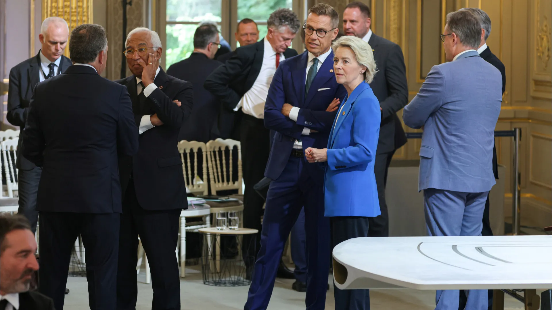 
                    Von der Leyen e Costa saúdam compromisso de enviar tropas para Ucrânia
                