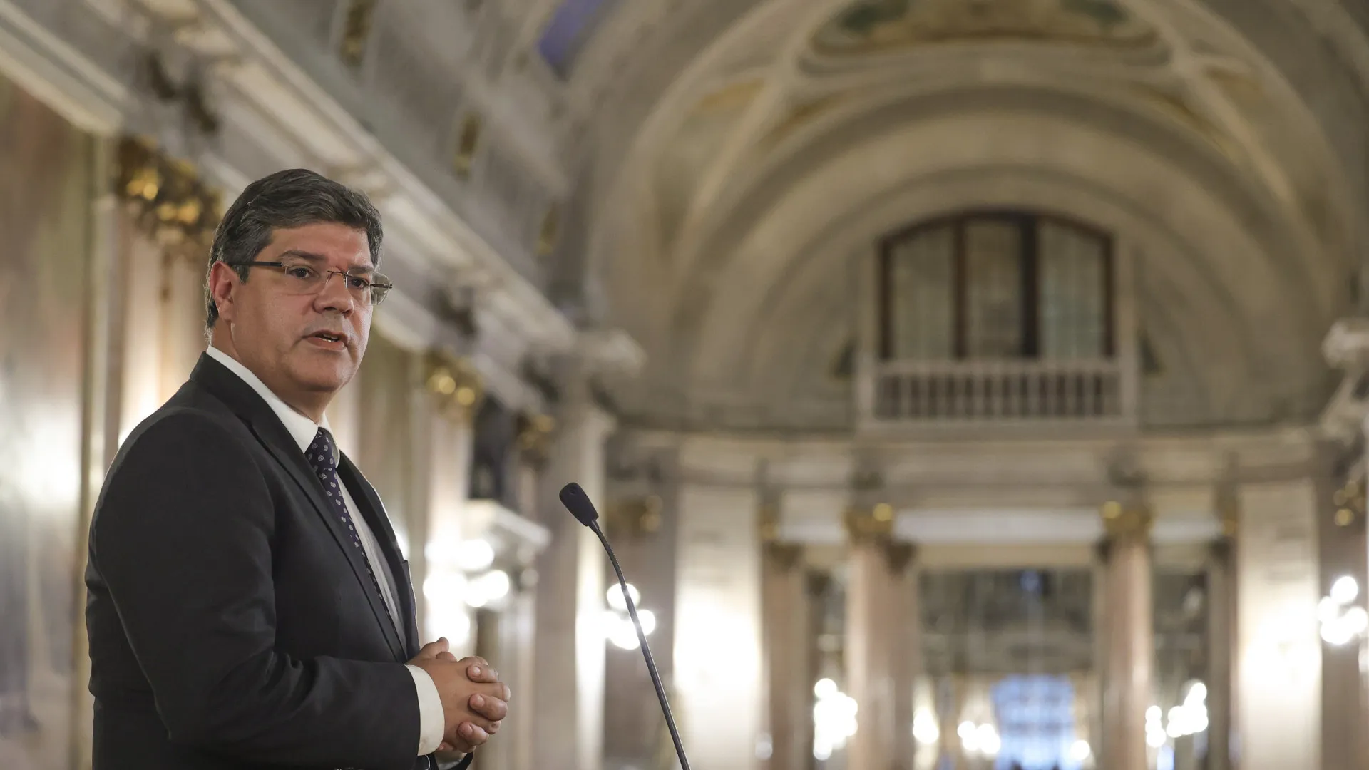 
                    Lei na nacionalidade? PS requer ao TC fiscalização preventiva de decretos
                