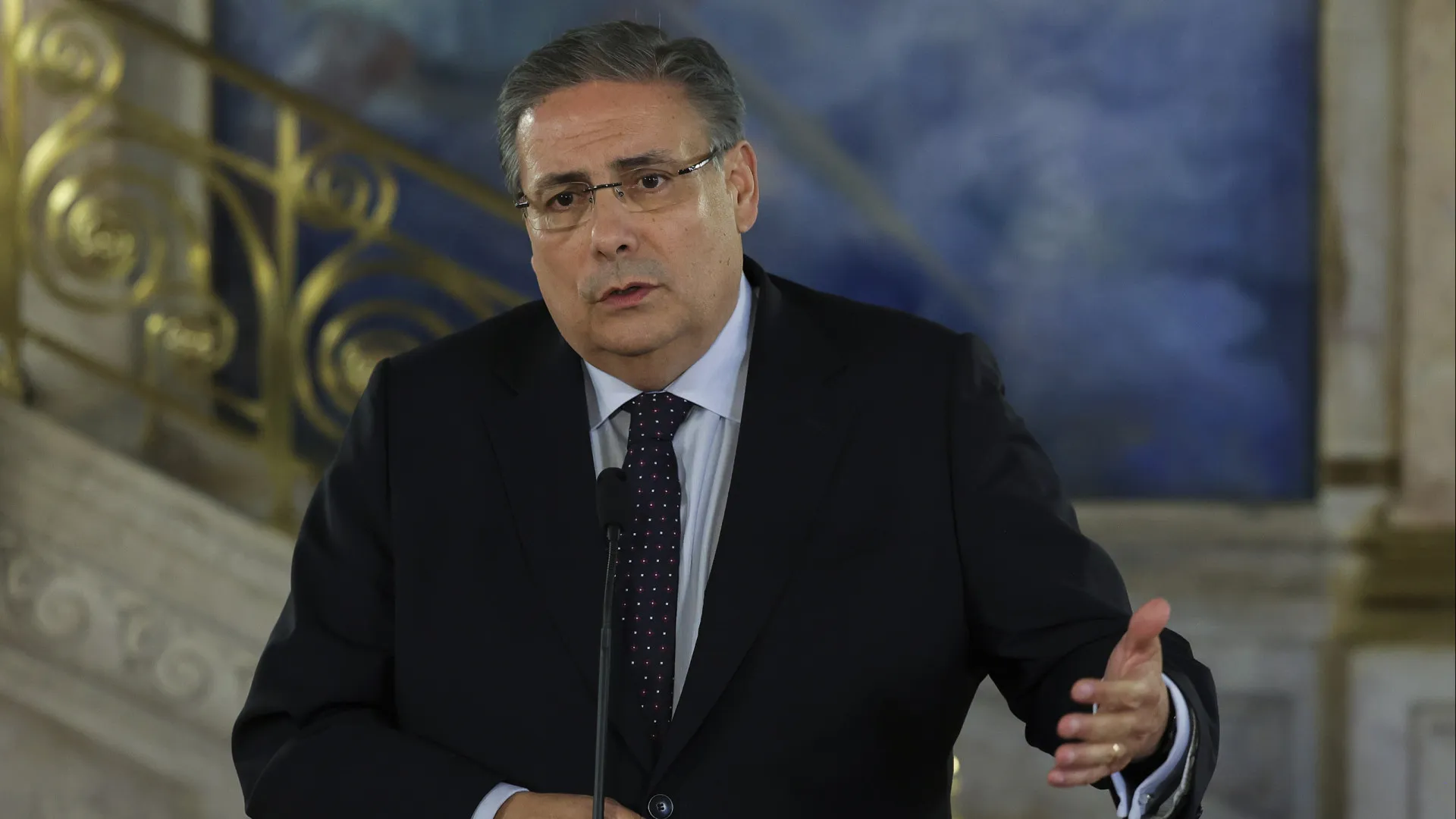 
                    Governo espera que 