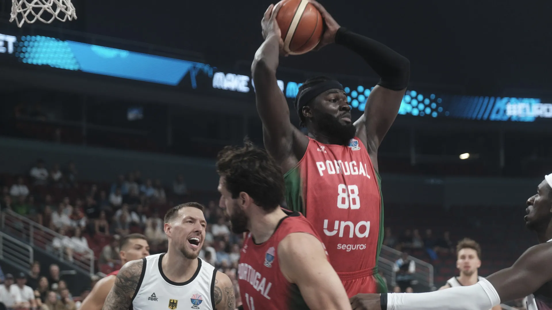 
                    Seleção portuguesa de basquetebol sobe nove lugares no ranking FIBA
                