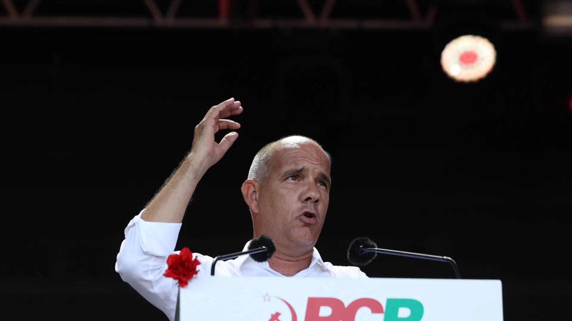 
                    Raimundo acusa PS de parecer disponível para dar 