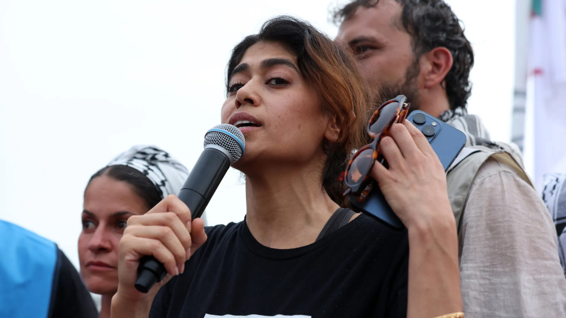 
                    Eurodeputada revela que foi 