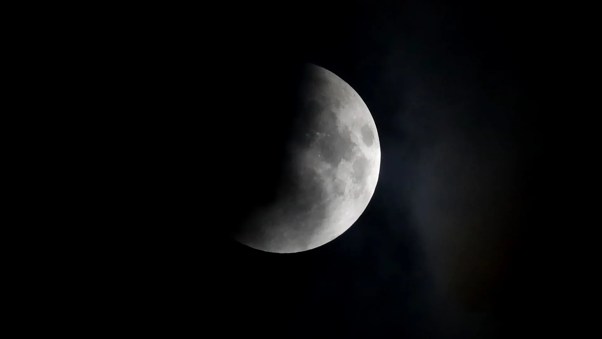 Tripulação da Artemis II verá eclipse solar durante sobrevoo da face oculta da Lua