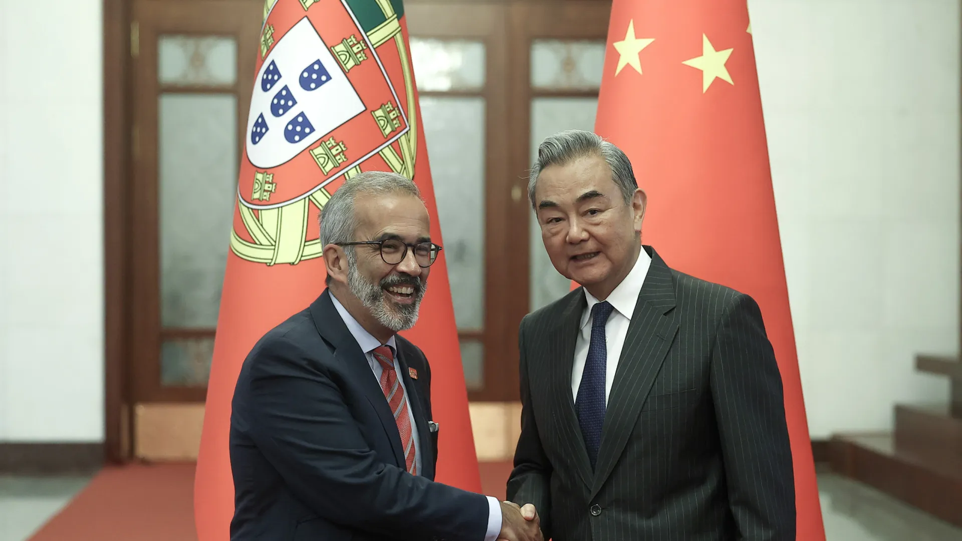 
                    Guerra na Ucrânia. Rangel realça 