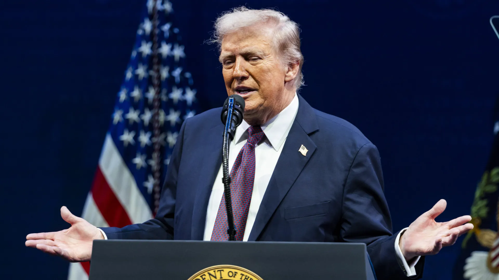 
                    Trump admite estender financiamento do Estado sem negociar com Democratas
                