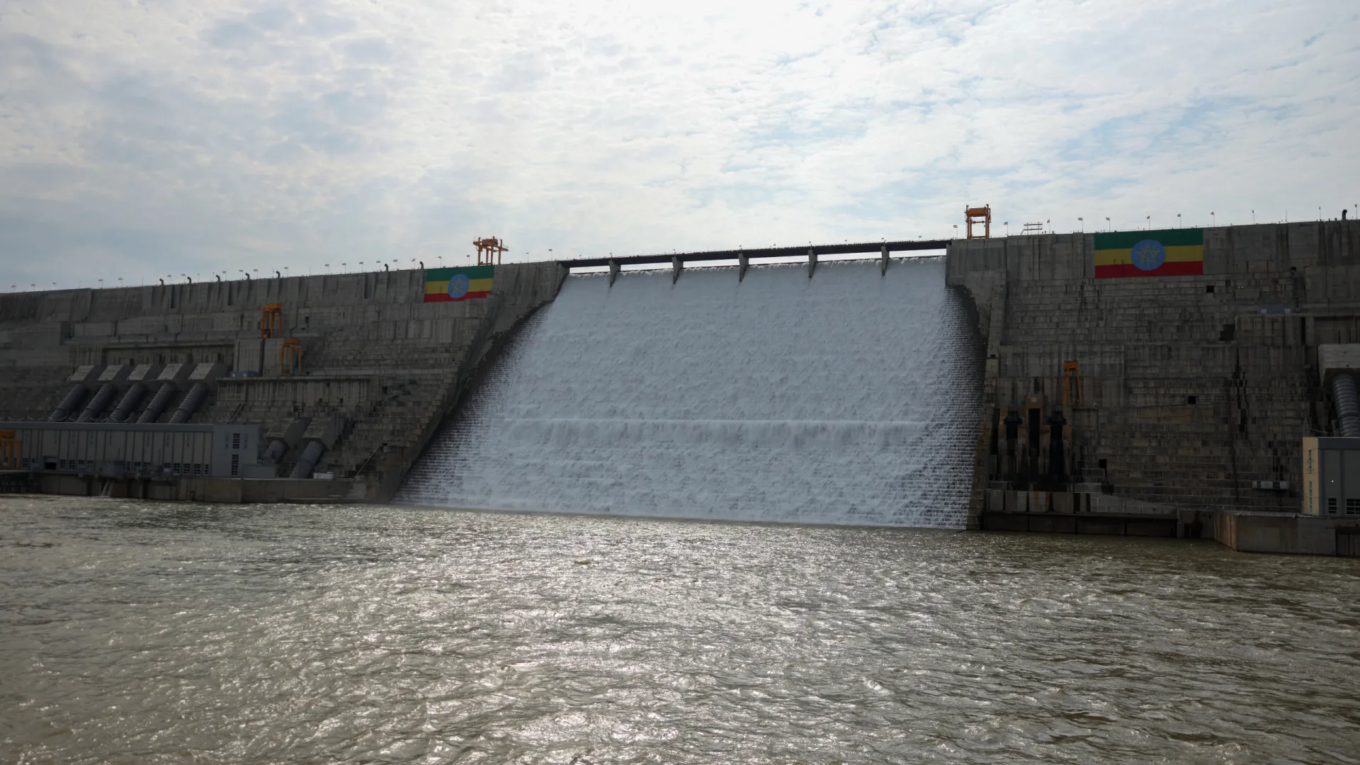 
                    Trump oferece-se para mediar Egito e Etiópia sobre barragem no Nilo
                