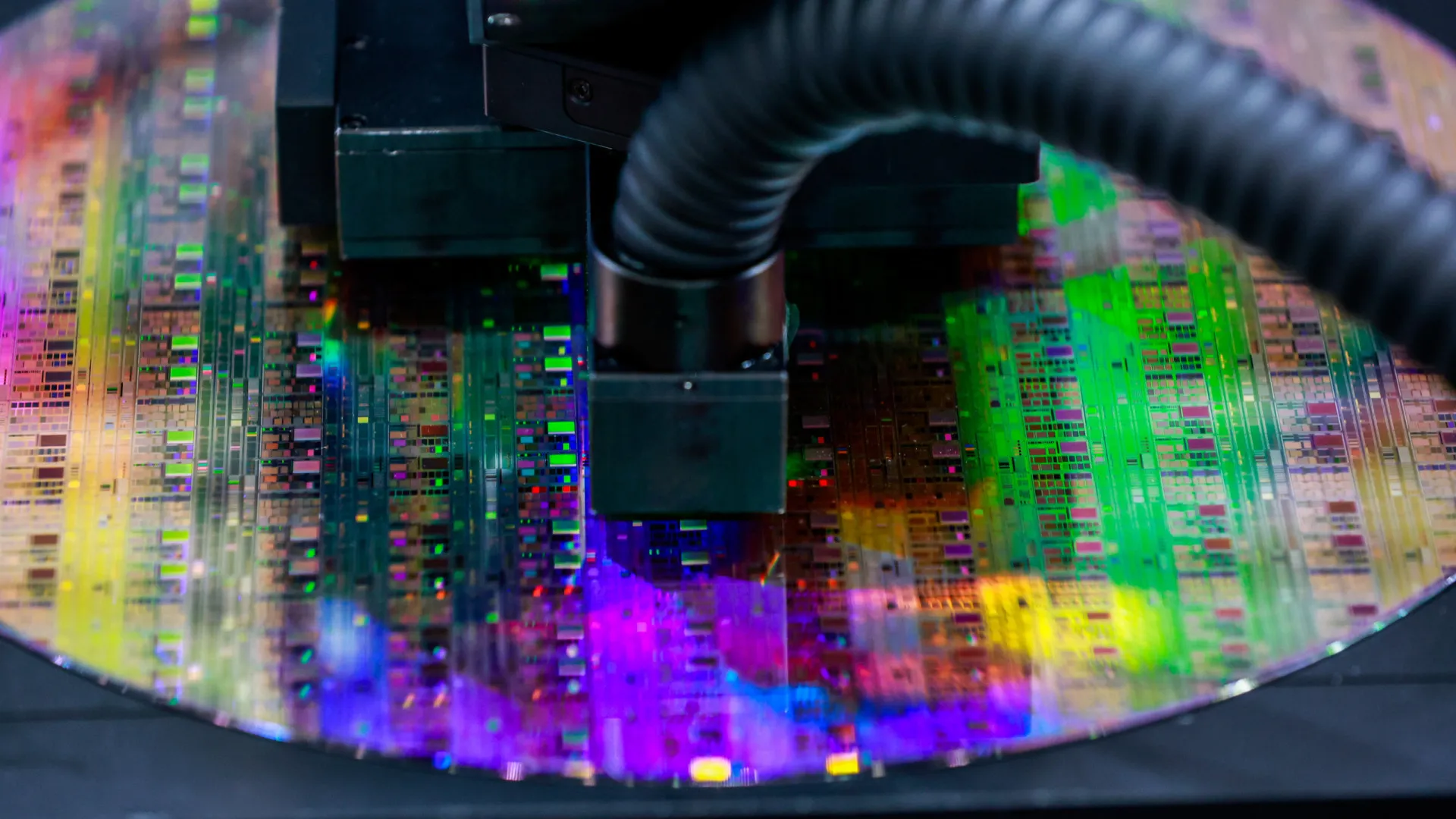 
                    Chinesa GigaDevice estreia-se na Bolsa de Hong Kong com subida de 45%
                