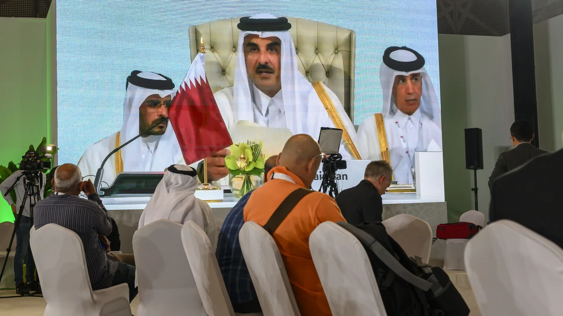 Emir do Qatar acusa Israel de recusar paz e impor o seu poder