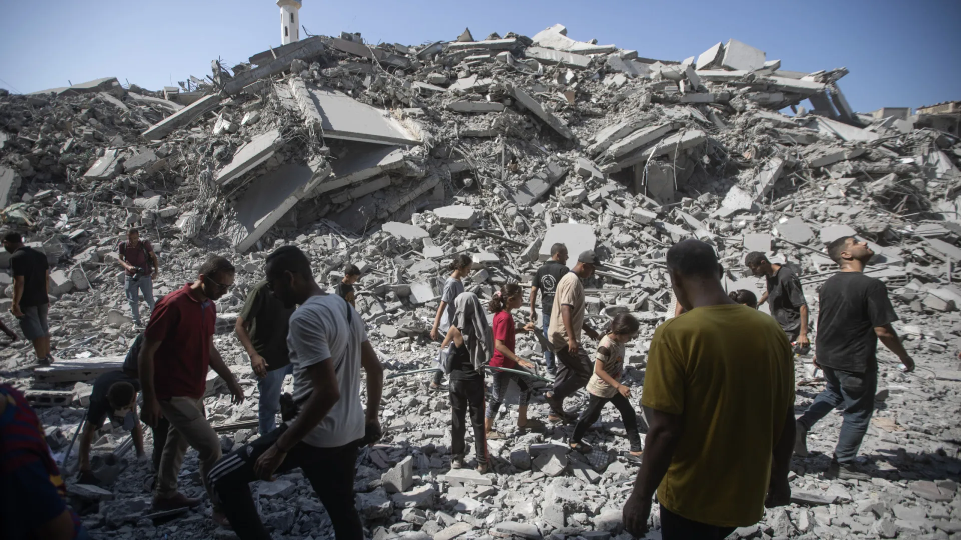 
                    Israel diz que 480 mil palestinianos fugiram da cidade de Gaza
                