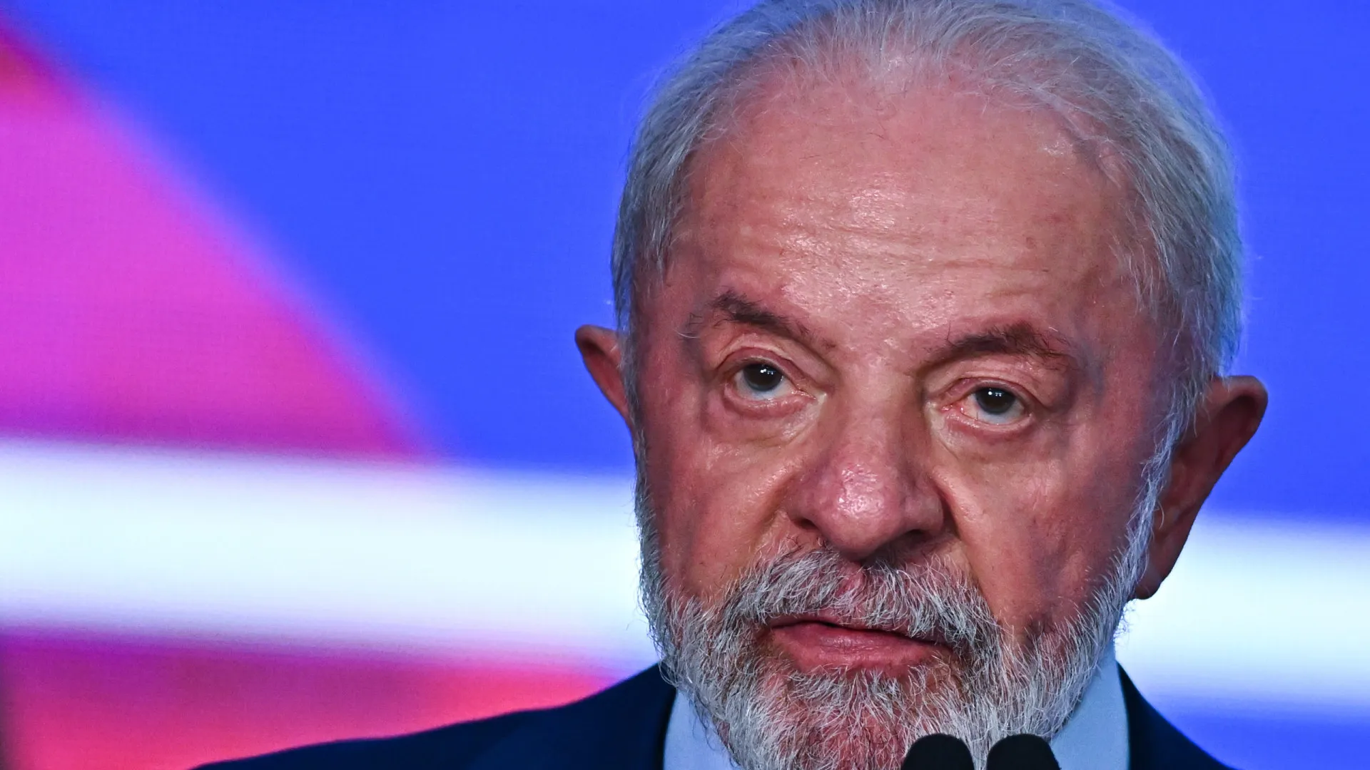 
                    Lula promete vetar projeto de amnistia dos condenados por golpe de Estado
                