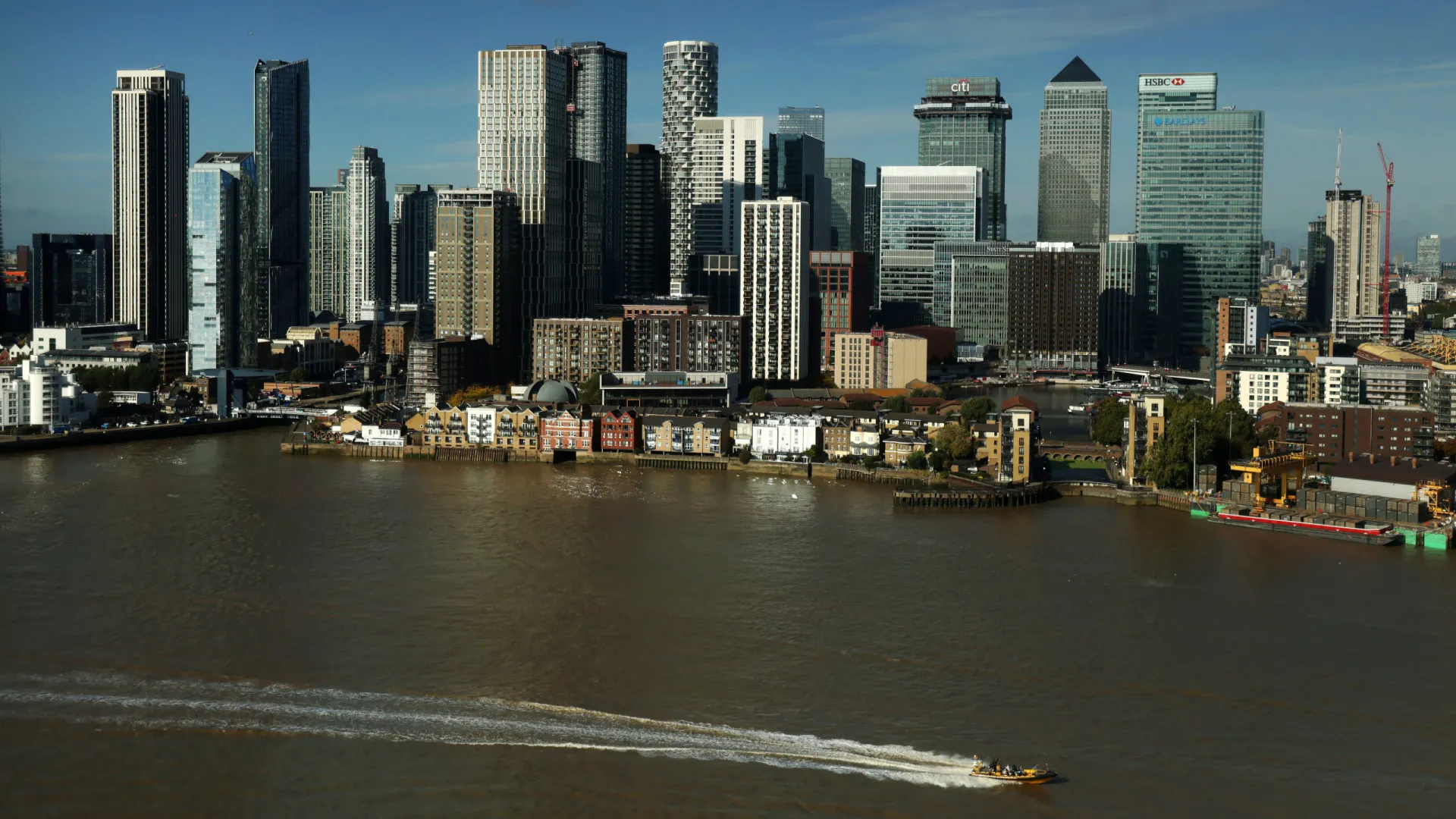 
                    PIB do Reino Unido volta a cair em cadeia 0,1% em outubro
                