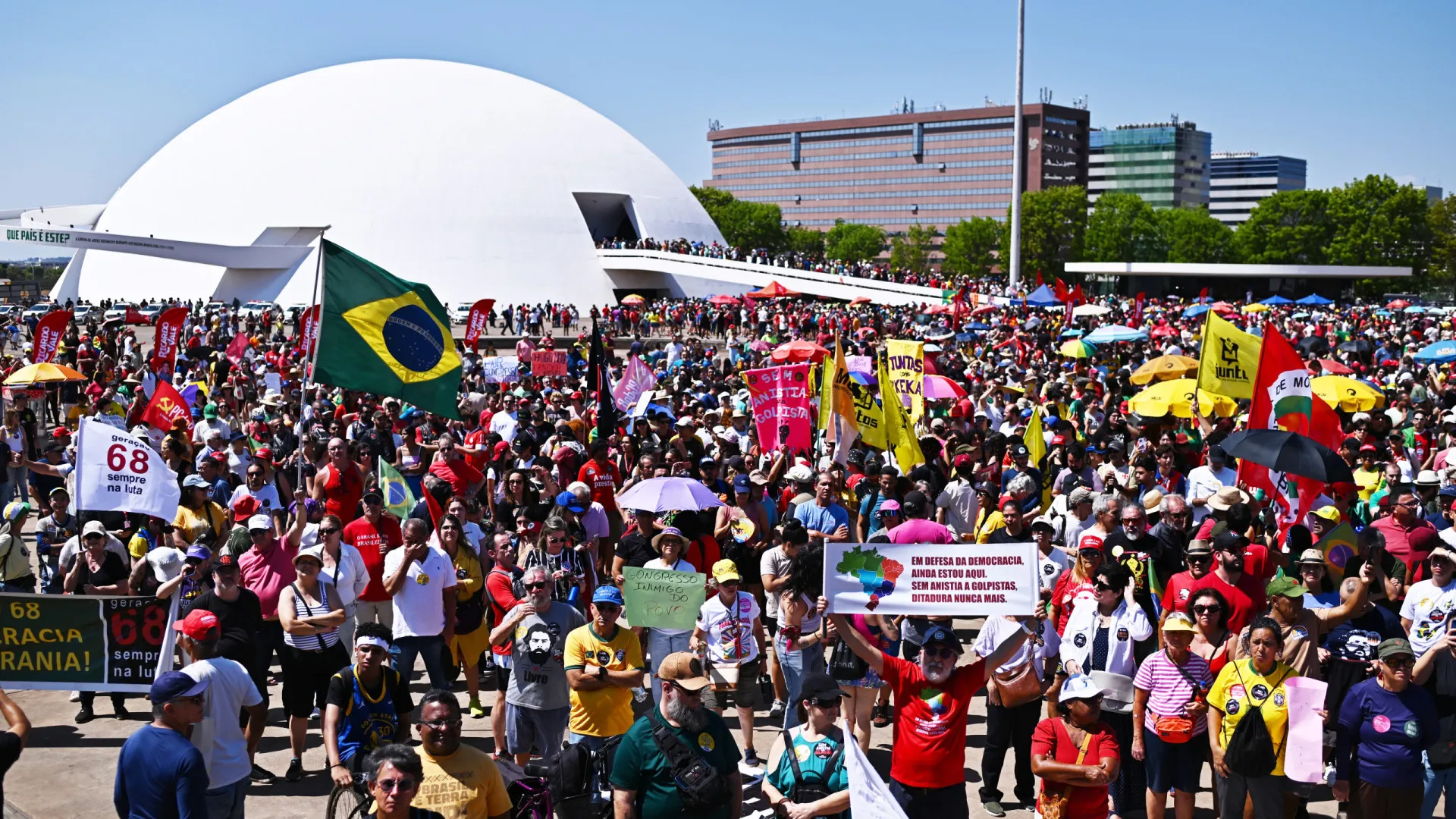 Brasil. Milhares protestam contra lei sobre a imunidade dos parlamentares