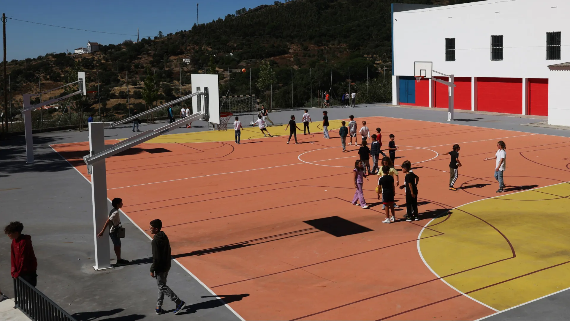 
                    Portugueses estão entre os melhores do mundo a Inglês
                