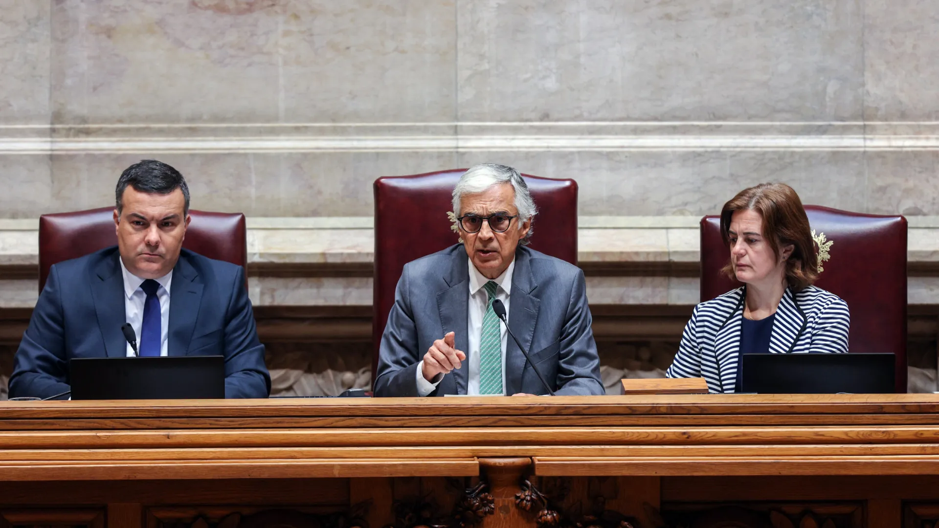 Sanções à conduta na AR? Aguiar-Branco não concorda, mas apoia debate