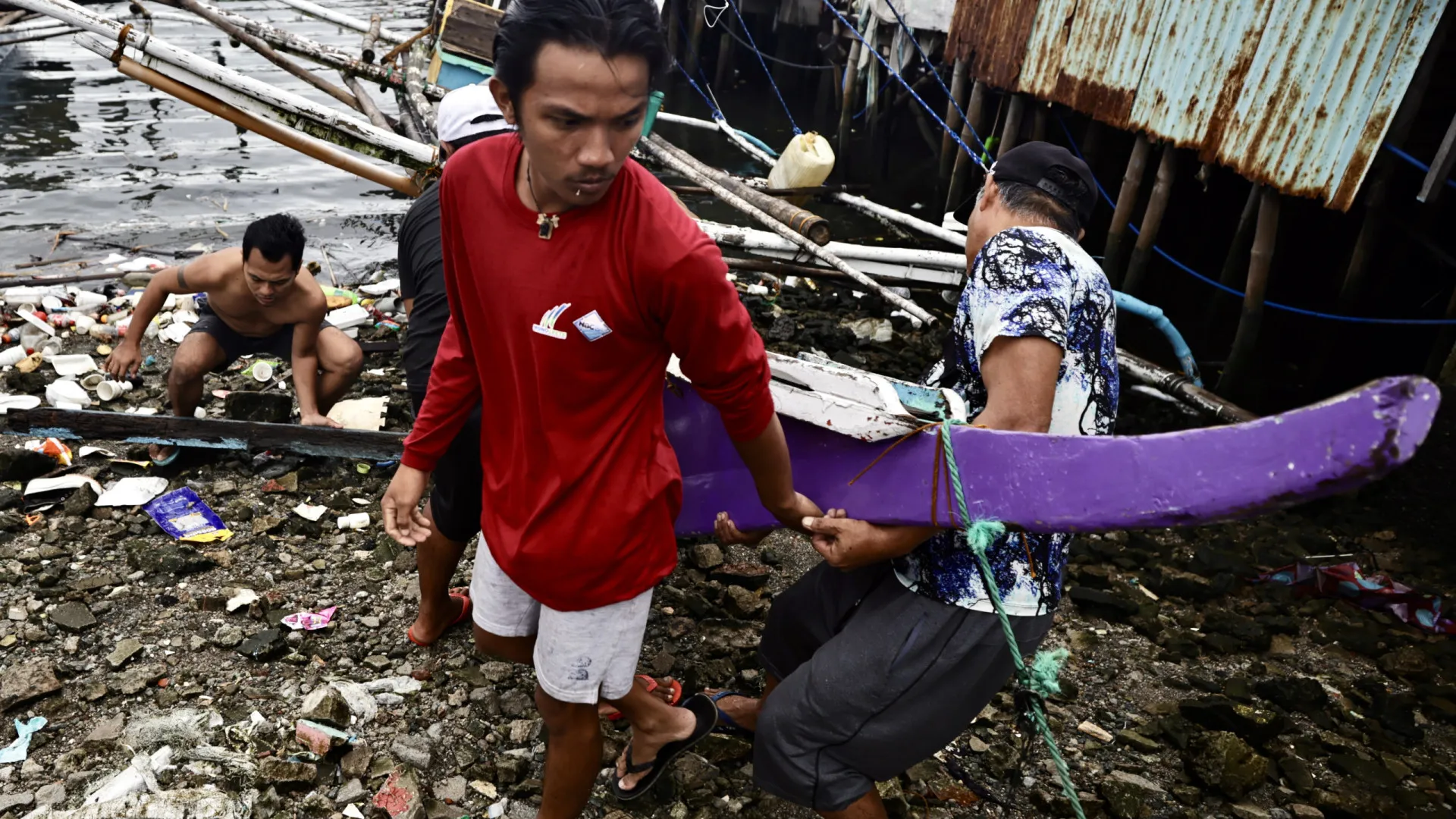 Número de mortos sobe para 24 após passagem do tufão Bualoi nas Filipinas