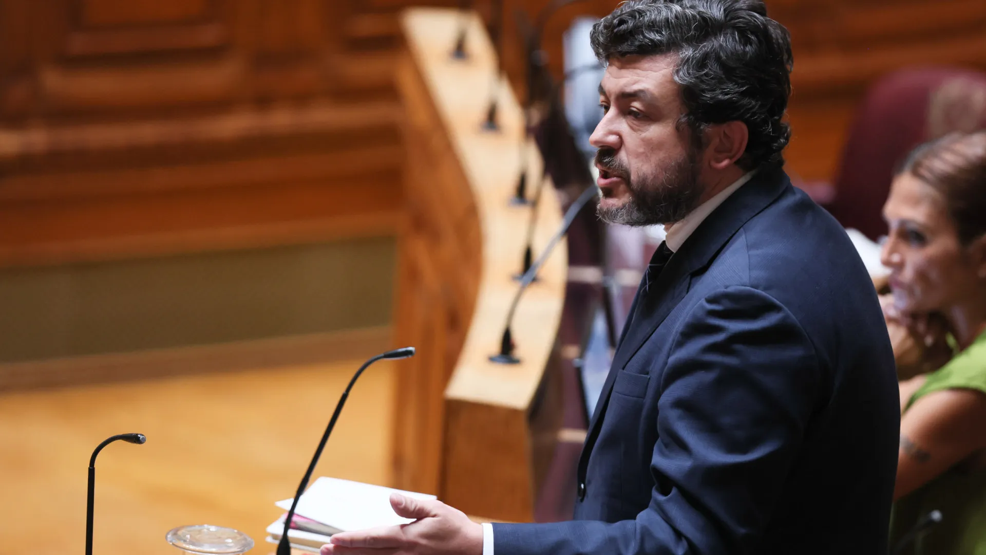 
                    Lei da nacionalidade. PS diz que já cedeu e desafia AD a moderar proposta
                