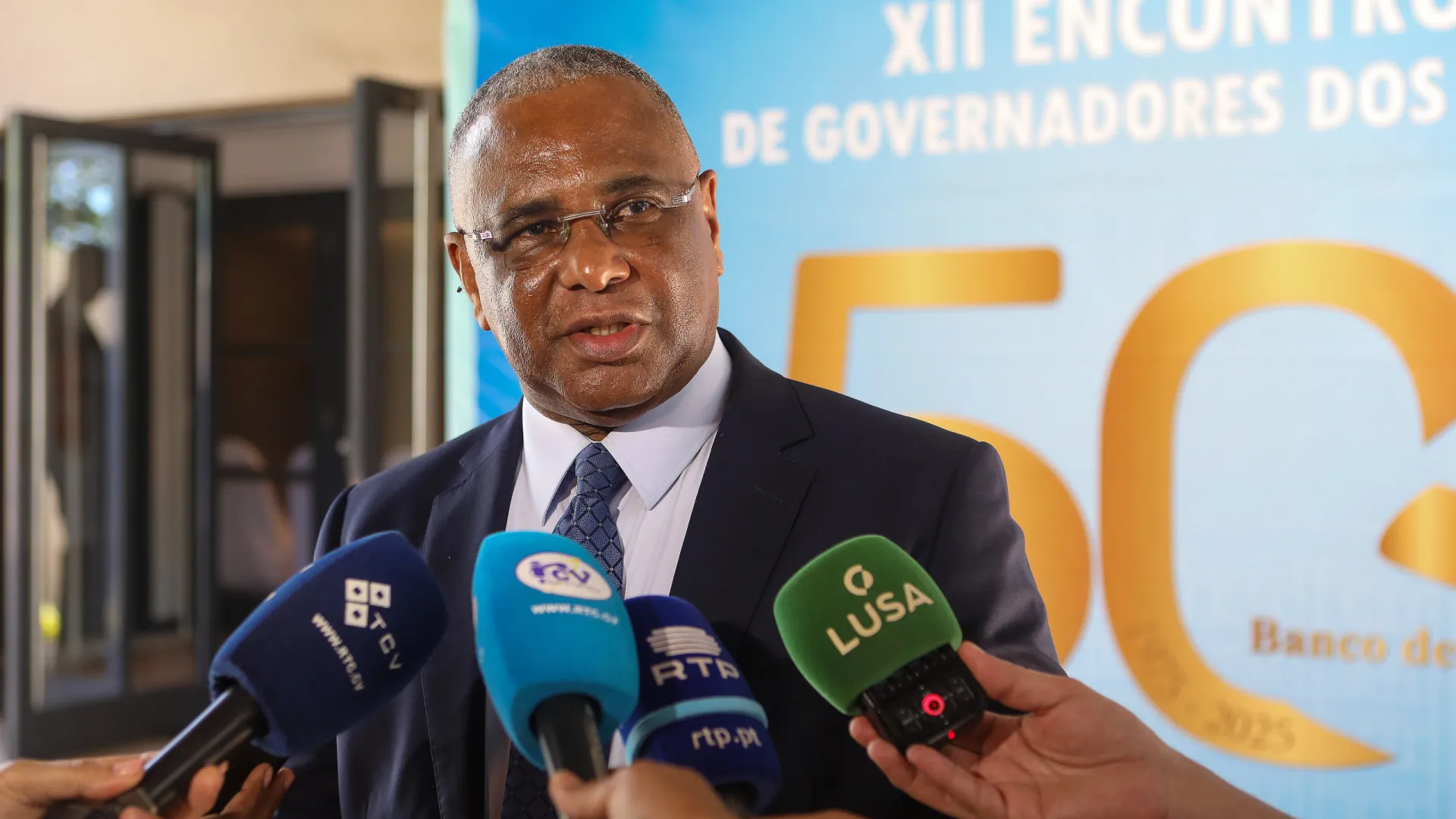 
                    Mandato de Óscar Santos como governador do Banco de Cabo Verde renovado
                