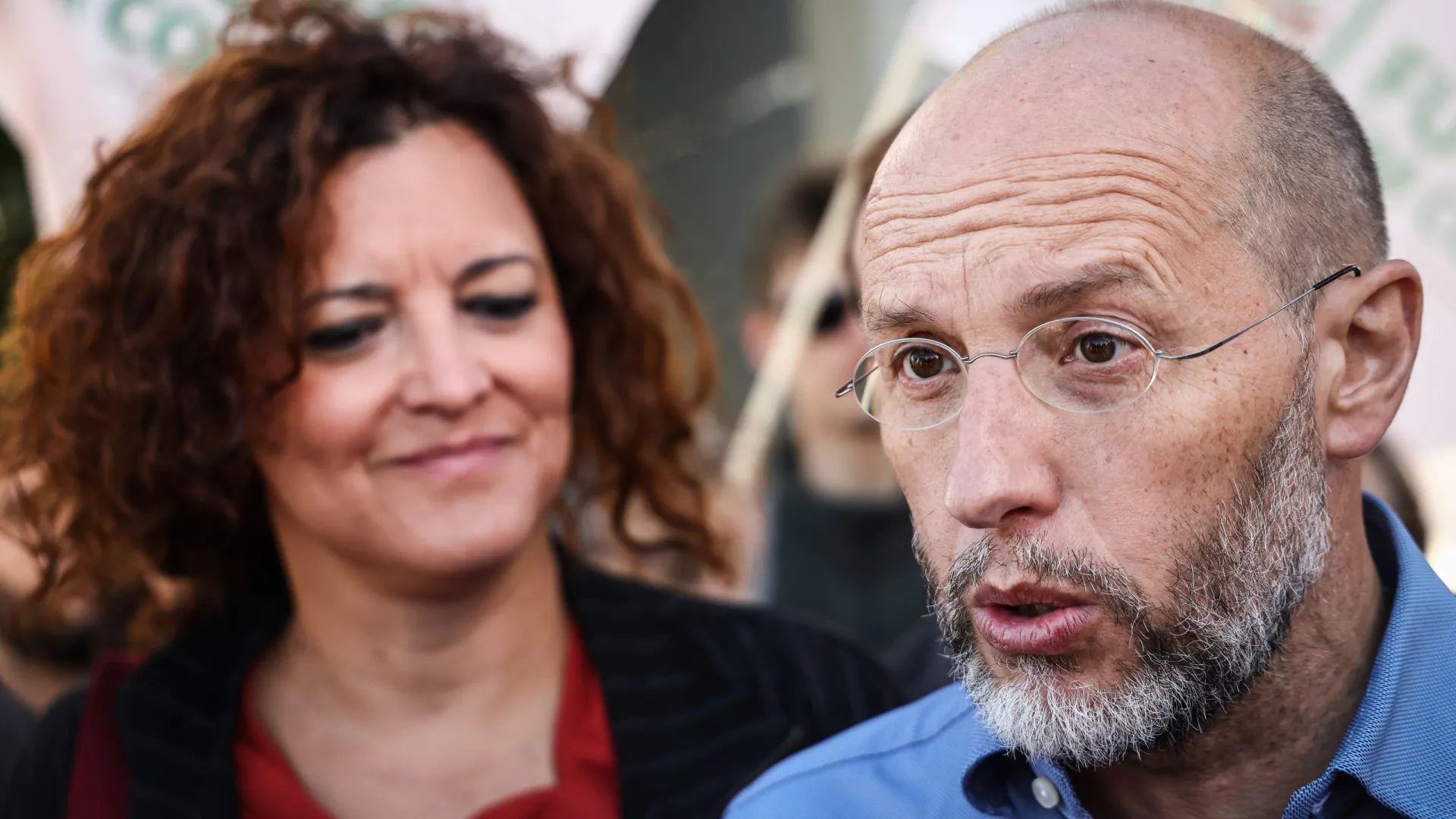 
                    Tavares acusa líder da IL de usar 