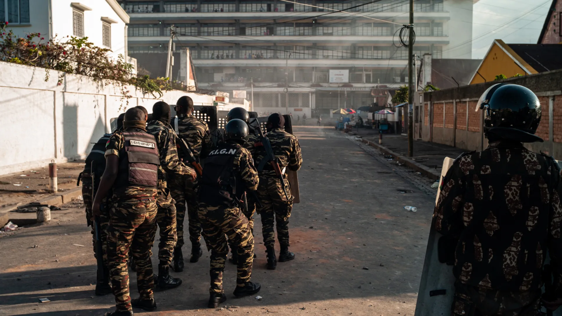 
                    Contingente militar assume controlo das forças armadas no Madagáscar
                