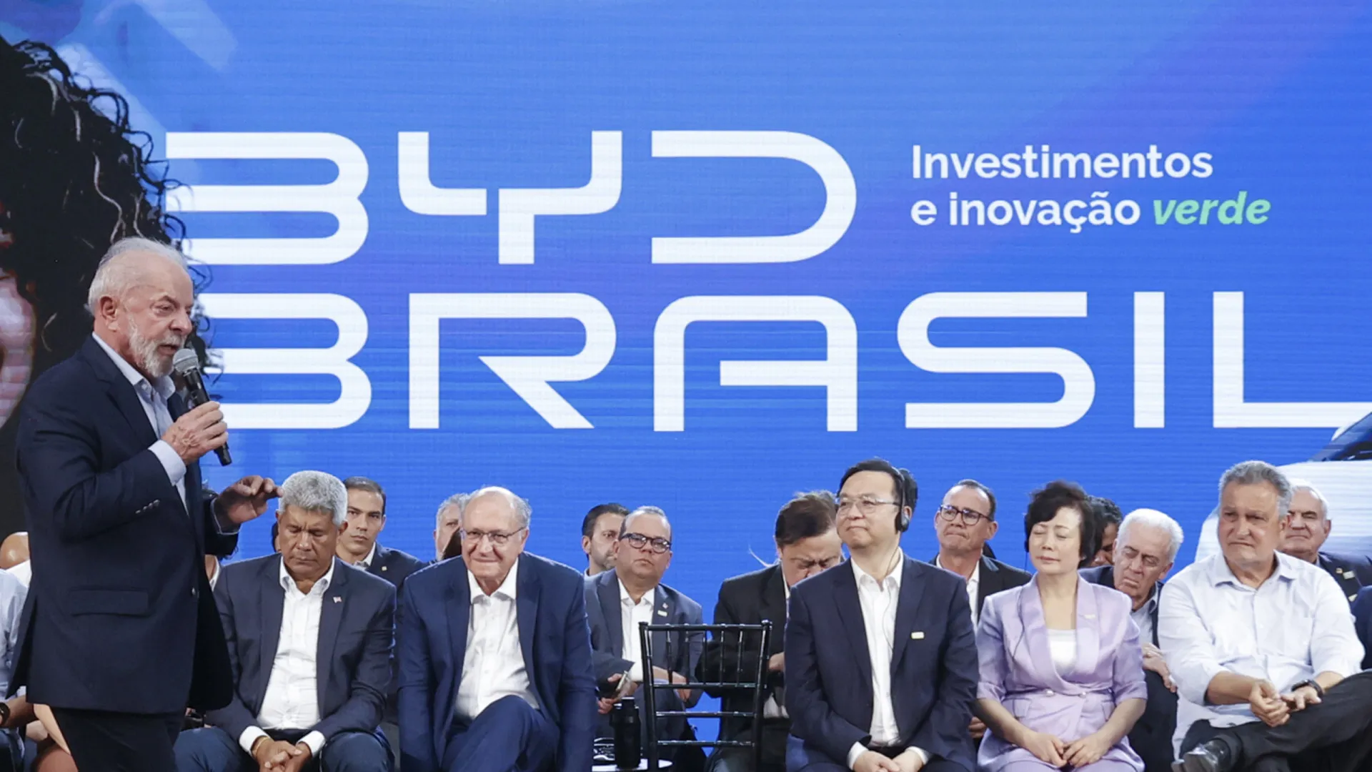 
                    Brasil acaba com isenção fiscal para carros elétricos chineses
                