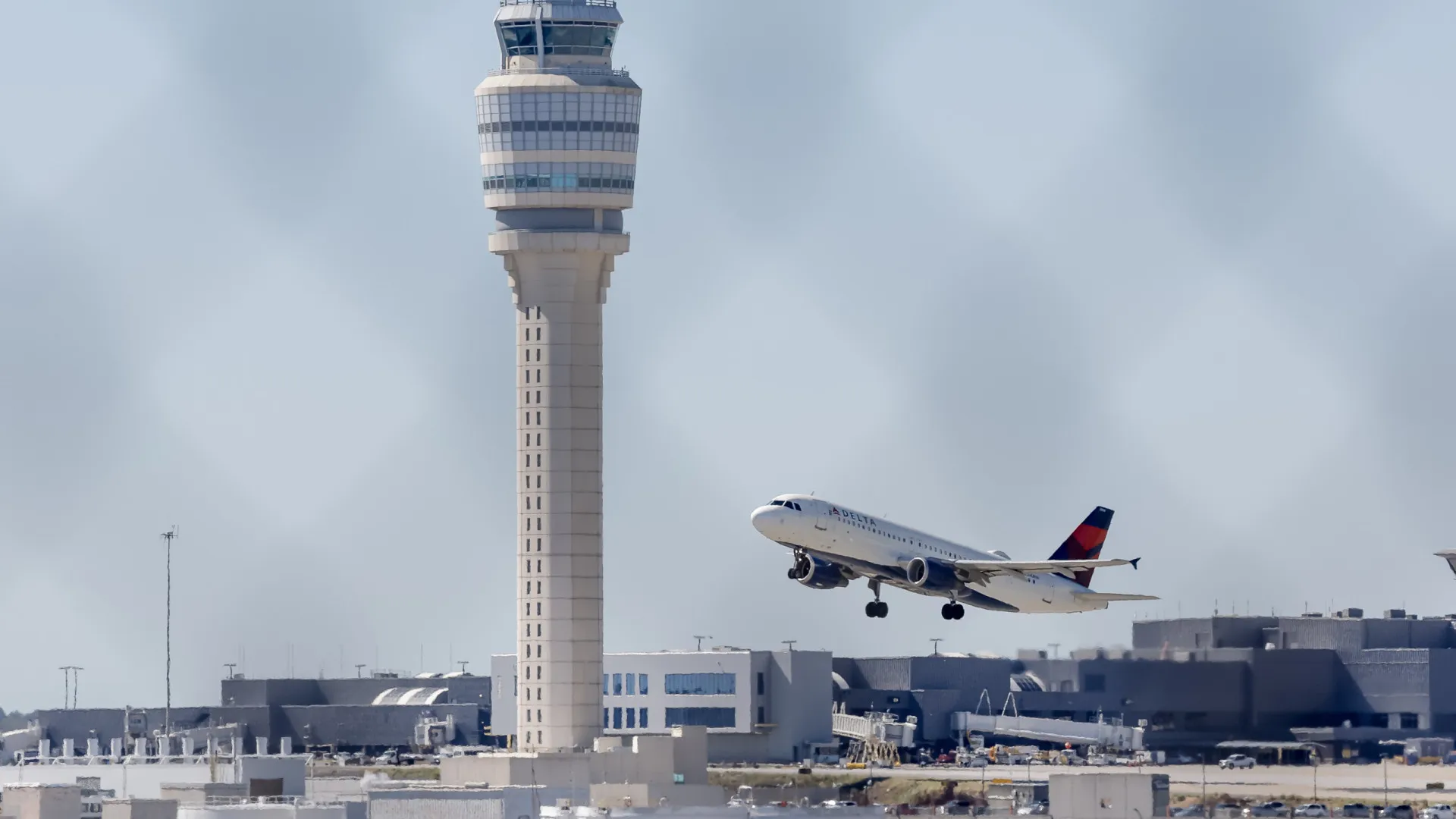 Controladores de tráfego aéreo nos EUA sem salário devido a paralisação