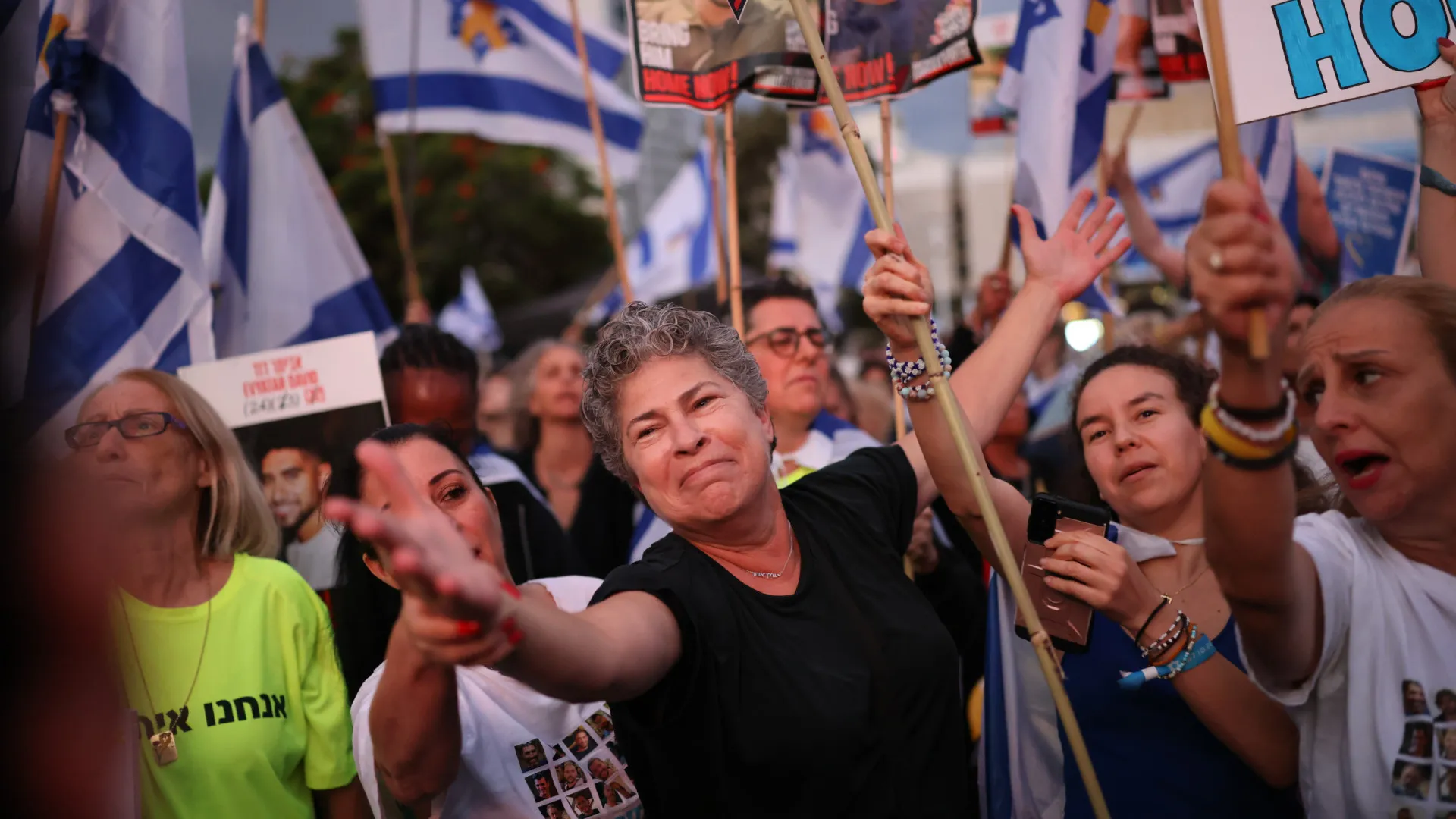 
                    Exército israelita confirma entrega de sete reféns à Cruz Vermelha
                