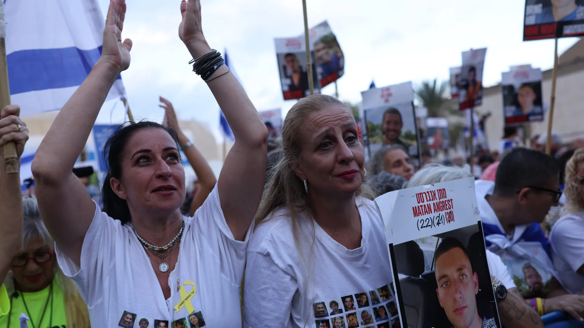 Hamas já entregou 7 reféns à Cruz Vermelha. Milhares aguardam a chegada