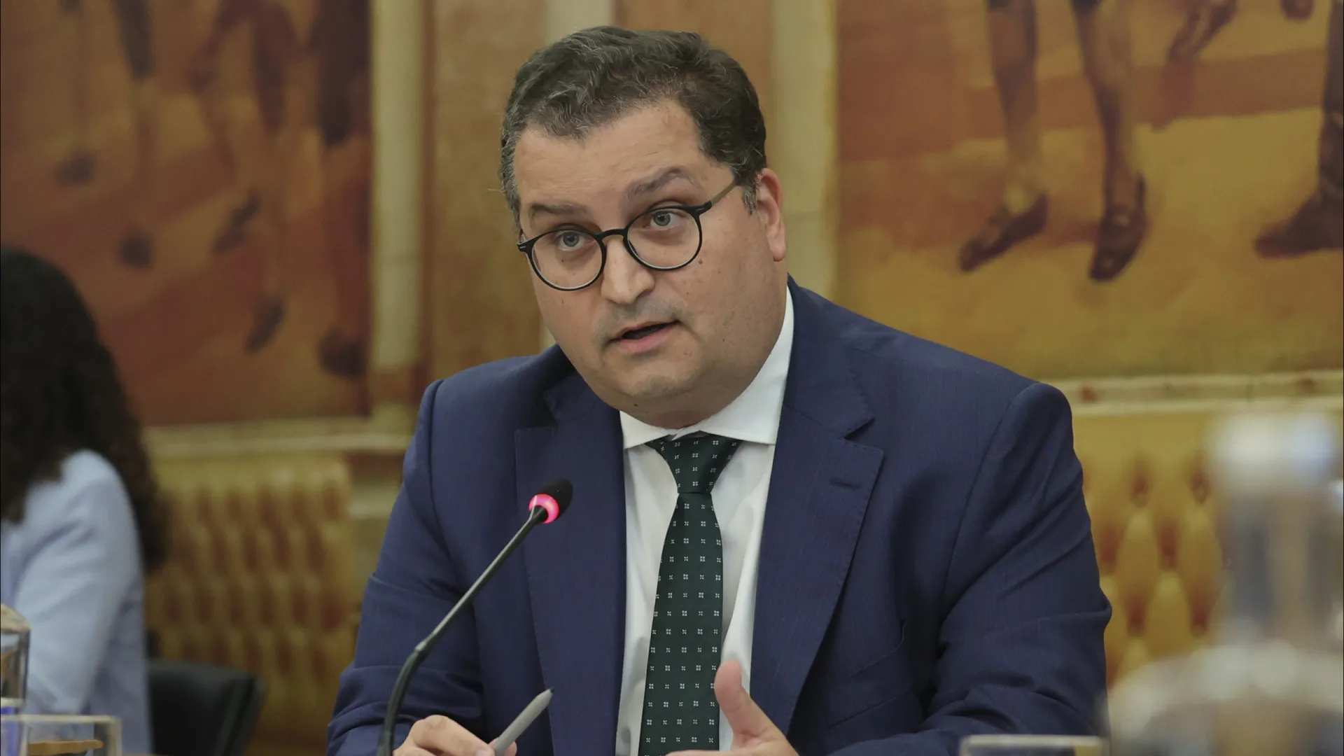 
                    Audição de Miranda Sarmento marca arranque da discussão do OE2026
                