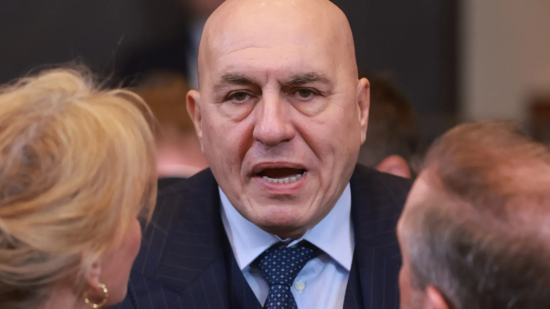 
                    Ministro italiano da Defesa diz que UE deve assumir a sua própria defesa
                