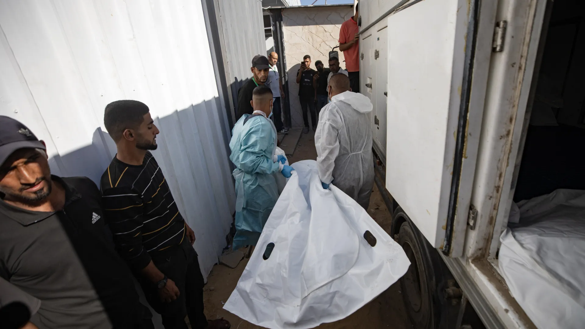 Israel devolve mais 45 corpos de palestinianos a Gaza